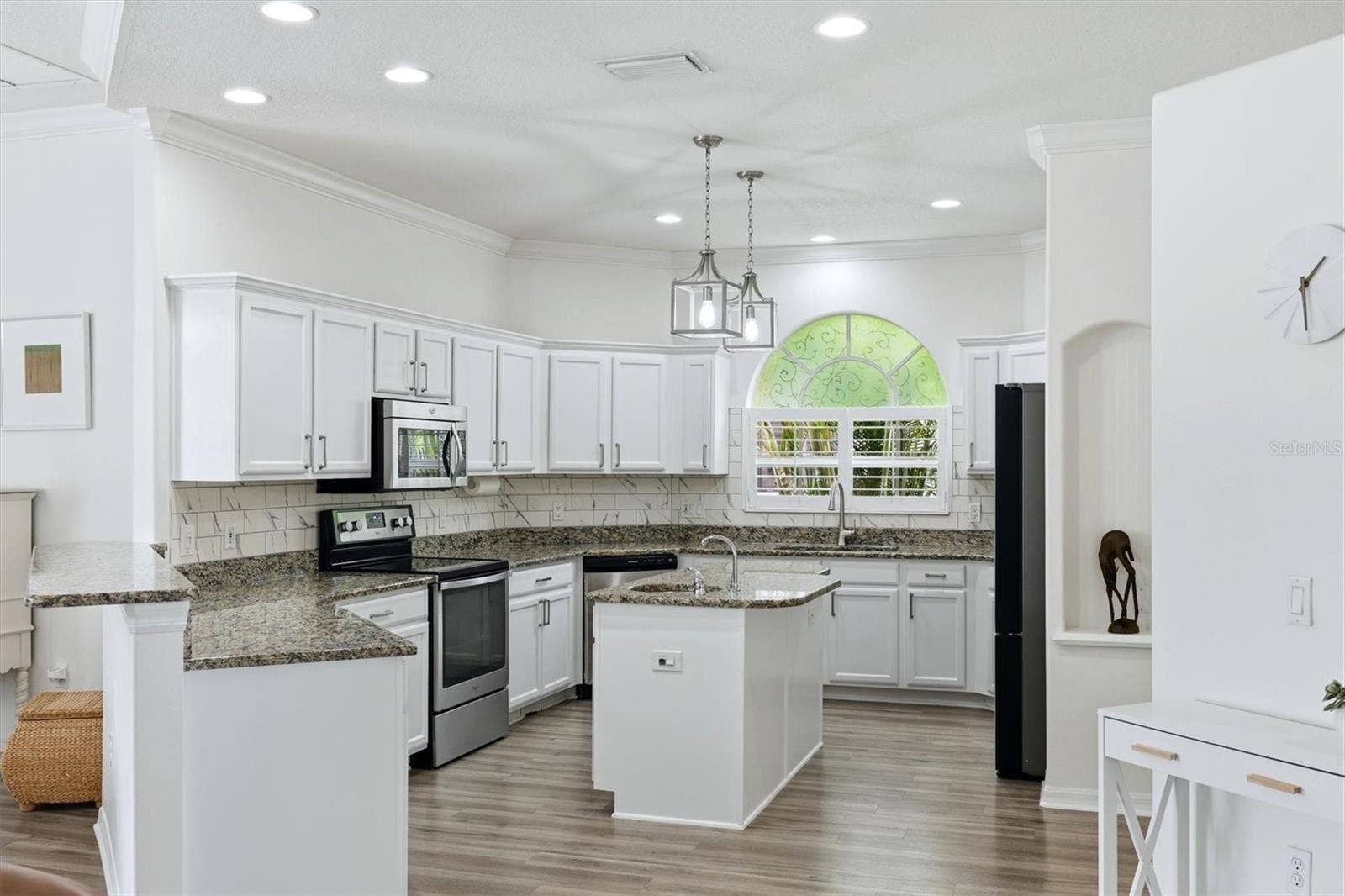 Island with additional sink