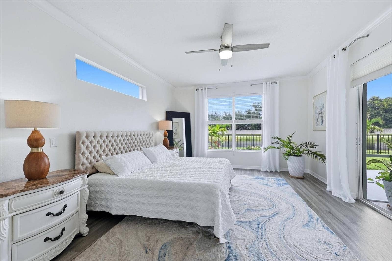 Sliding door to the lanai