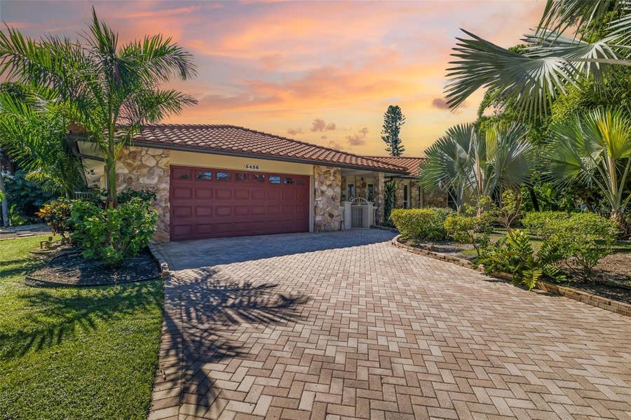Property photo for 5456 AZURE WAY, Sarasota, FL