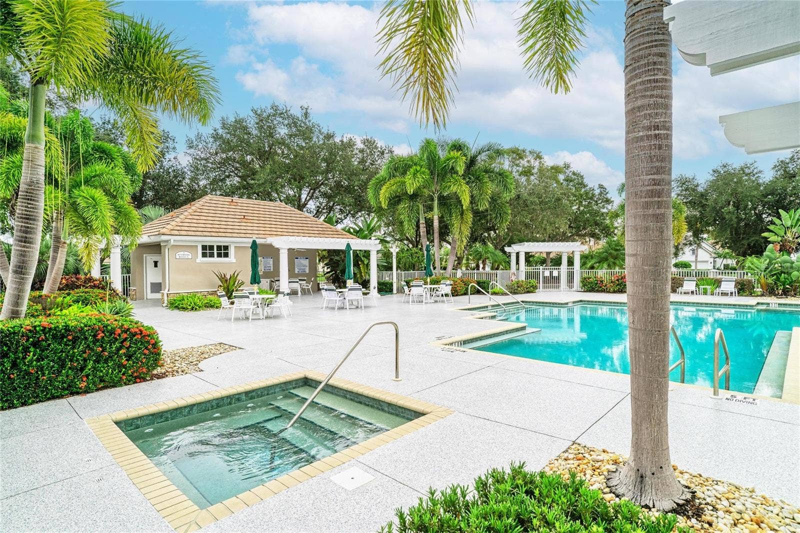7816 HERITAGE CLASSIC COURT, Lakewood Ranch, FL 34202 Community Pool