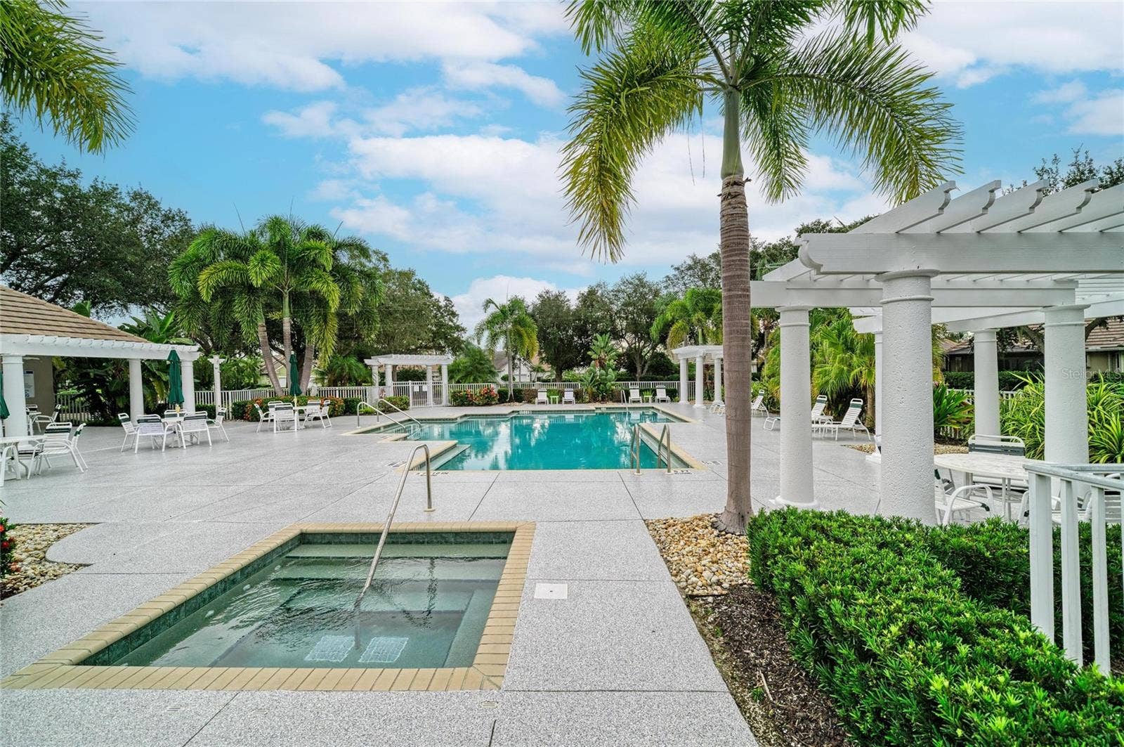7816 HERITAGE CLASSIC COURT, Lakewood Ranch, FL 34202 Community Pool