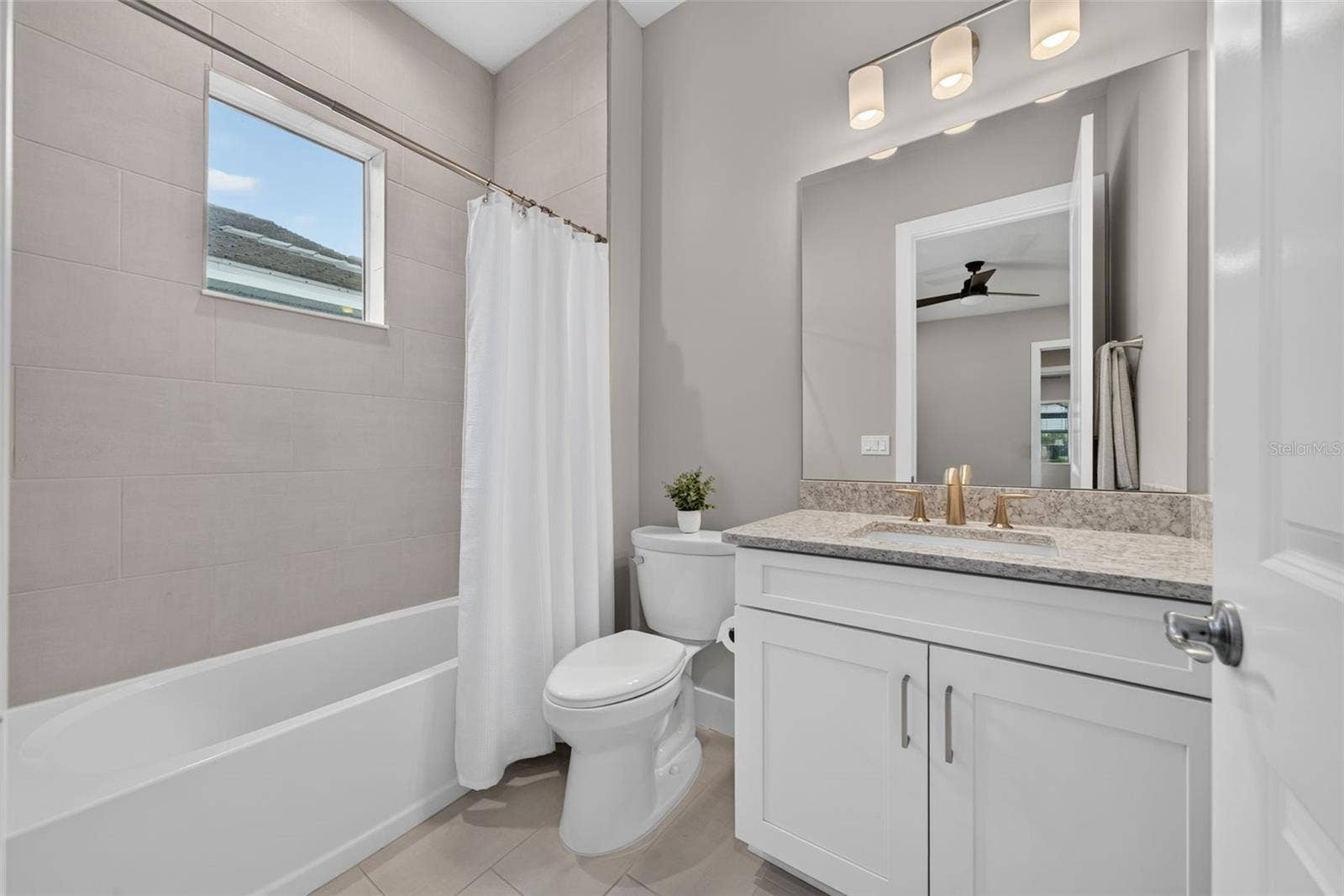 En-suite bedroom