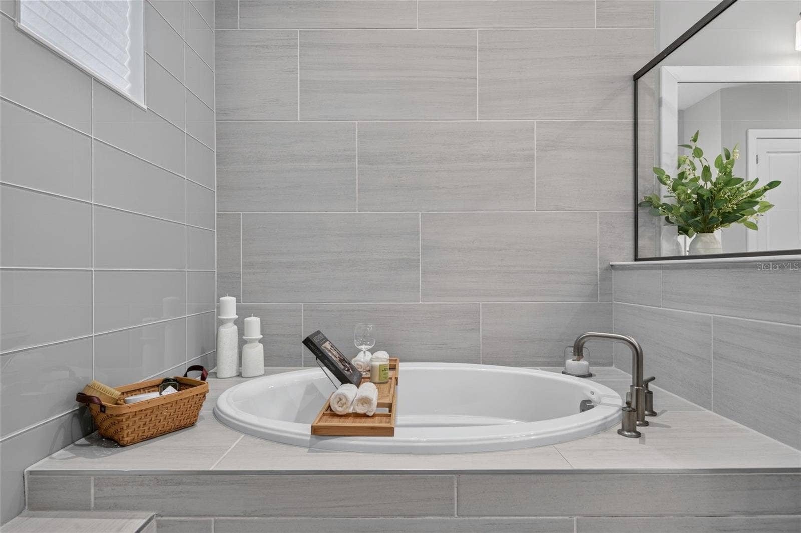 Soaking Tub Alcove