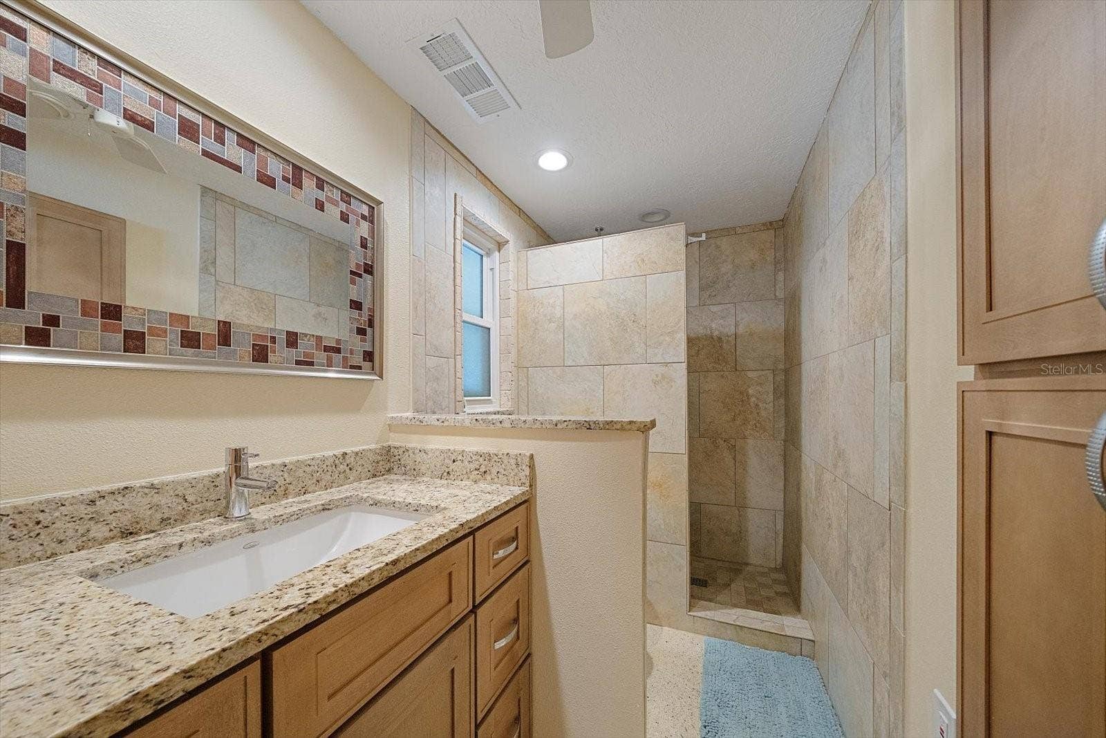 Bathroom vanity with mirror