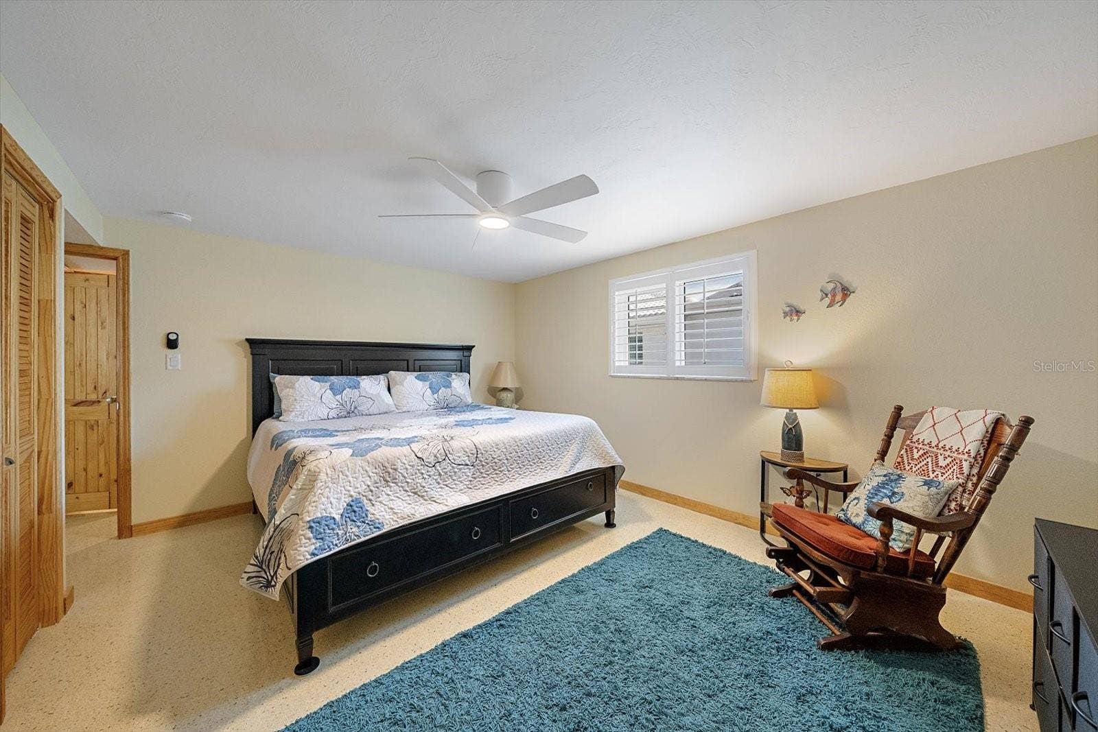 Bedroom with seating area