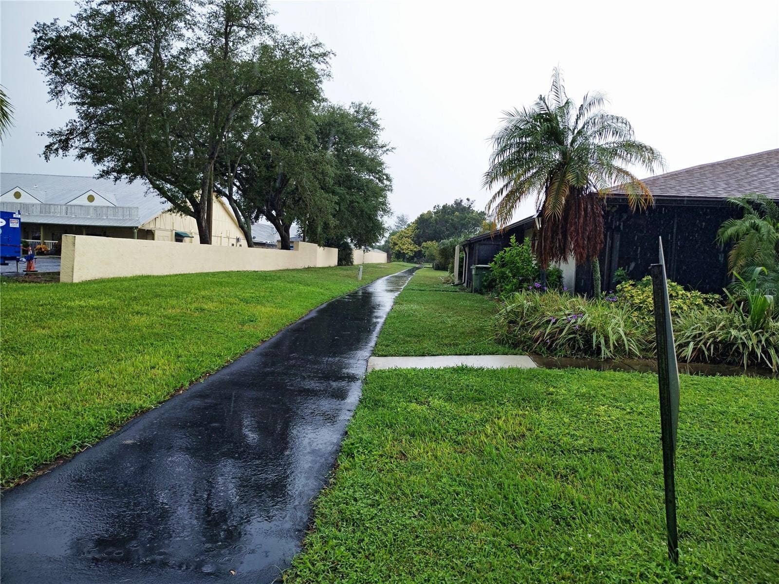 4128 66TH STREET CIRCLE W, #4128, Bradenton, FL 34209 walking path arround the community.