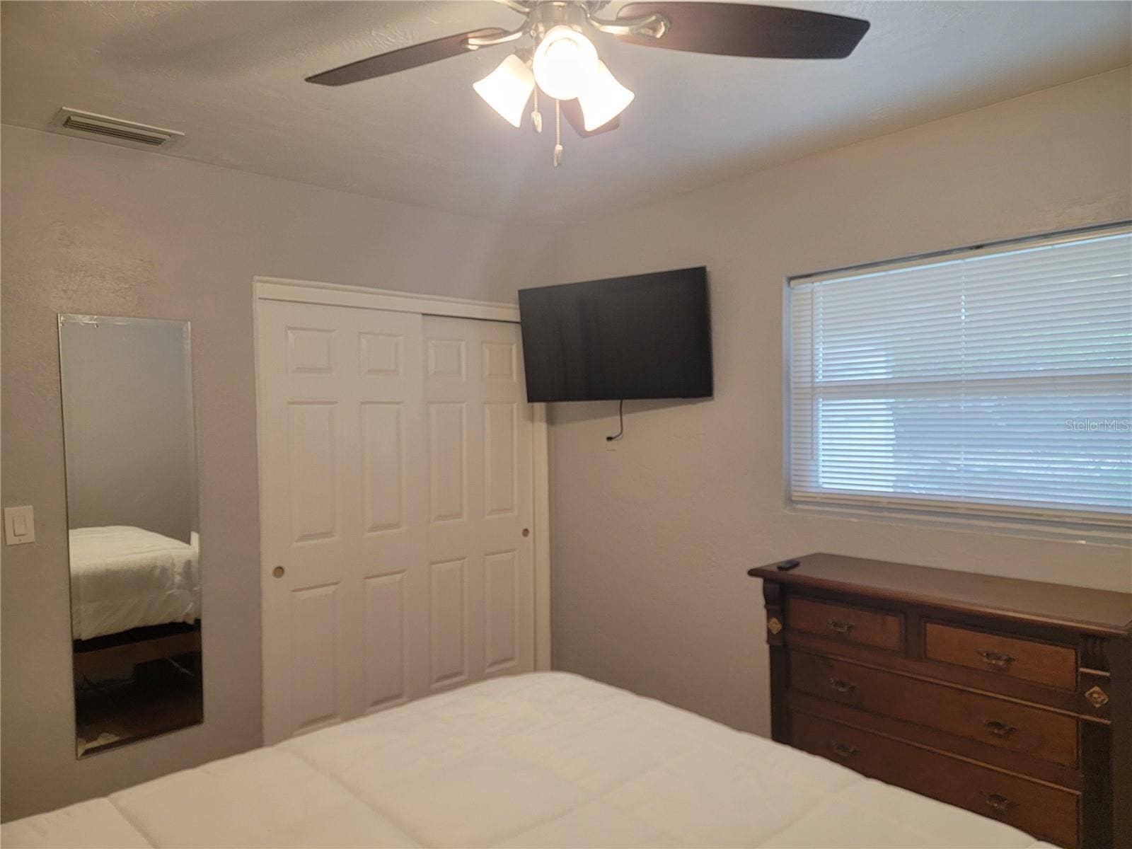 2117 3RD AVENUE E, Bradenton, FL 34208 2119 bed 1 view