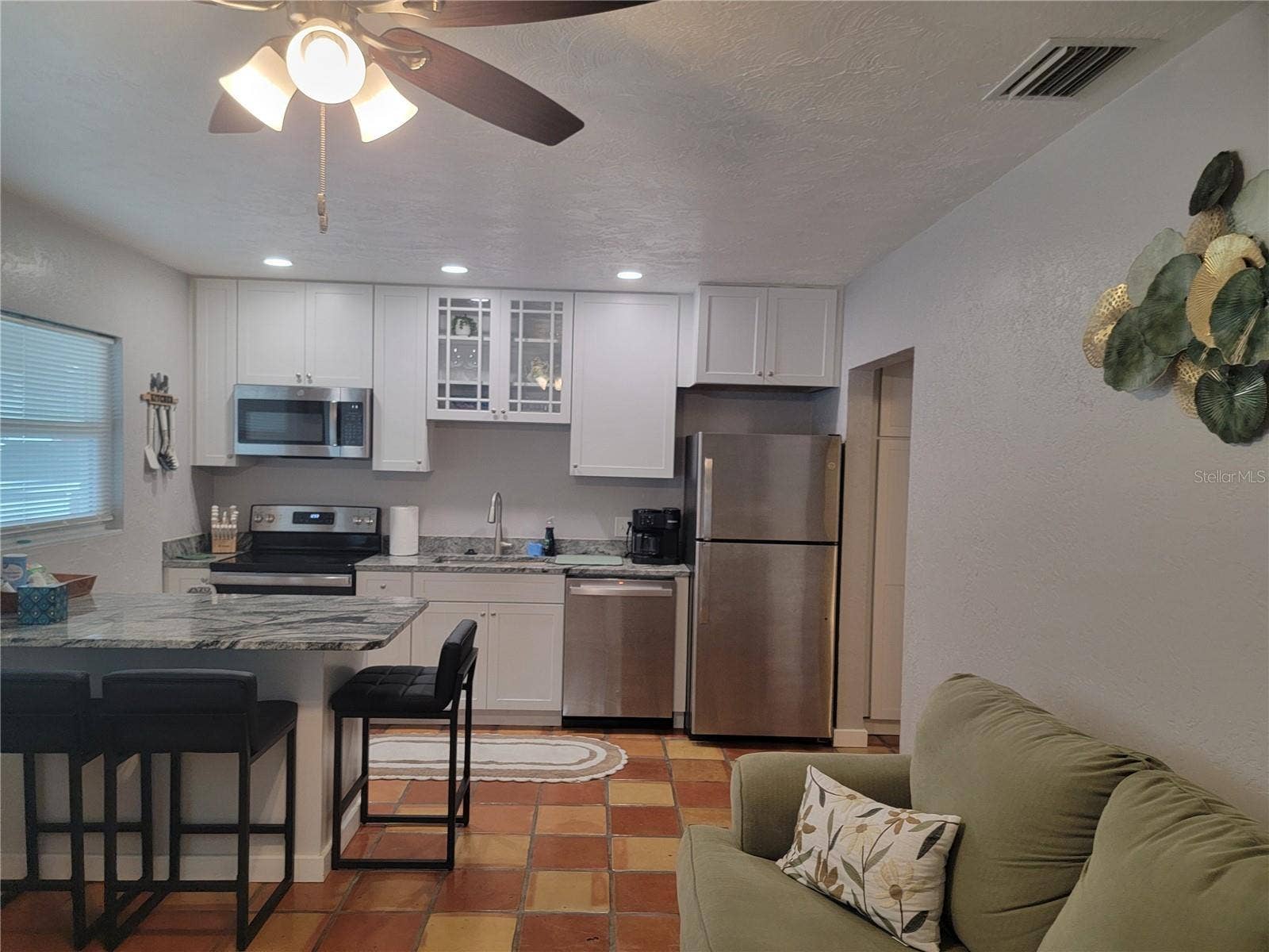2117 3RD AVENUE E, Bradenton, FL 34208 2119 kitchen livingroom