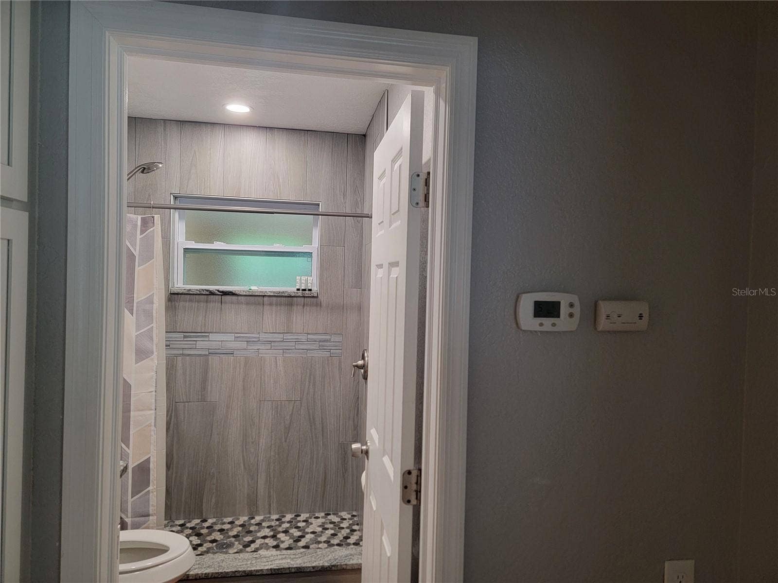2117 3RD AVENUE E, Bradenton, FL 34208 2119 bathroom