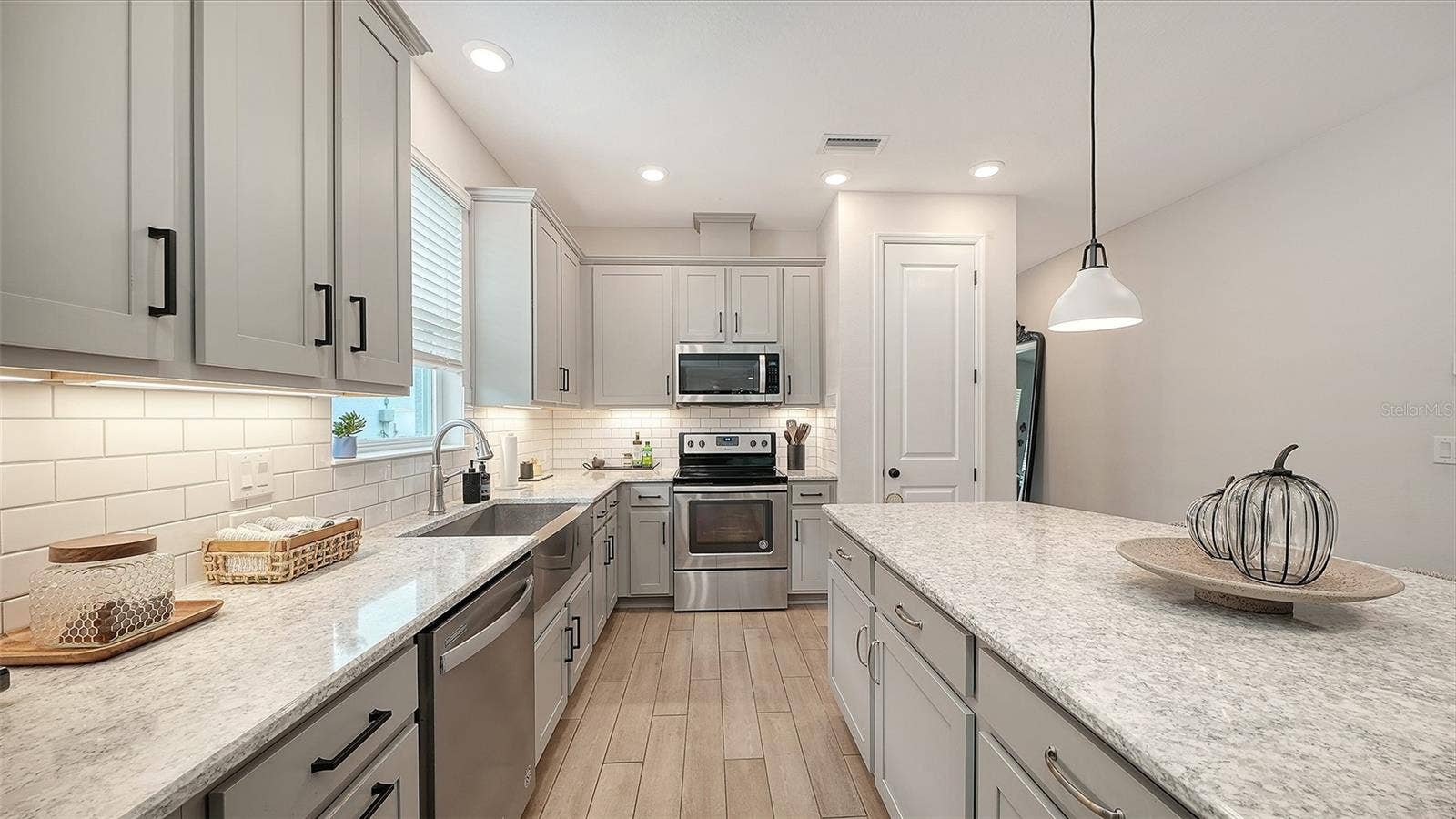 2531 FIREFLAG LANE, Sarasota, FL 34232 2531 FIREFLAG LANE, Sarasota, FL 34232