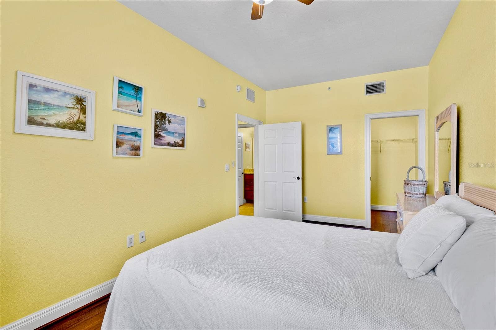 2825 TERRA CEIA BAY BOULEVARD, #1402, Palmetto, FL 34221 This guest room has a walk-in closet.