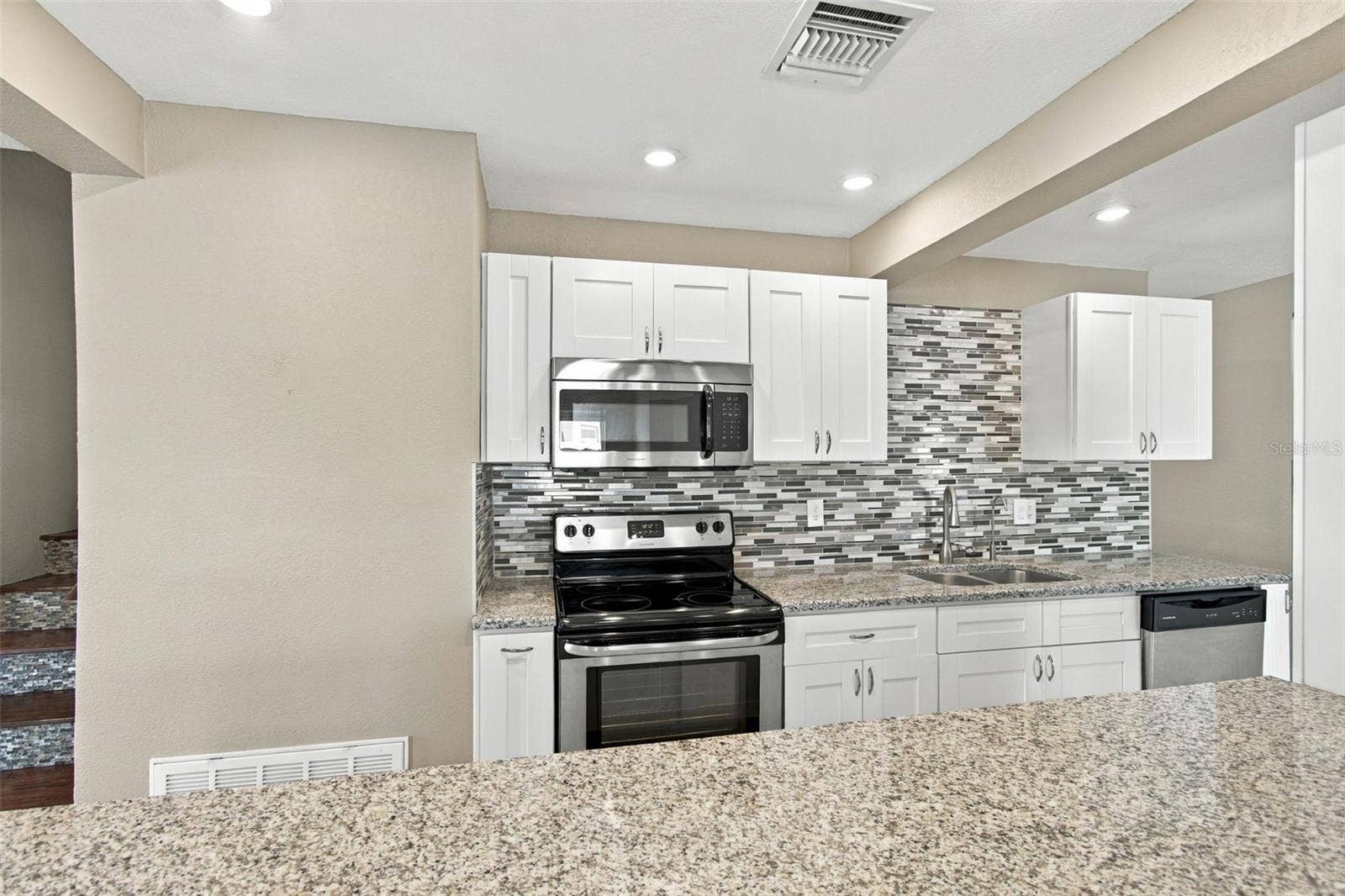 5441 113TH STREET, Seminole, FL 33772 5441 113TH STREET, Seminole, FL 33772
