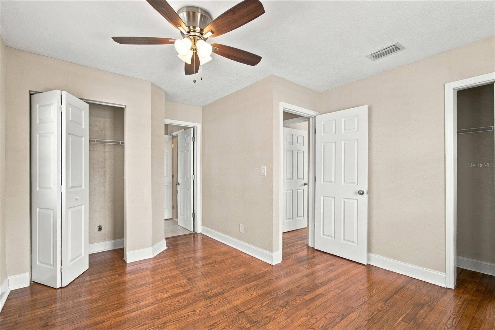 5441 113TH STREET, Seminole, FL 33772 5441 113TH STREET, Seminole, FL 33772