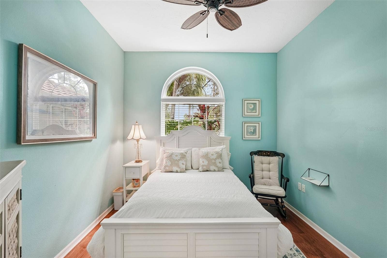 Lovely Guest bedroom