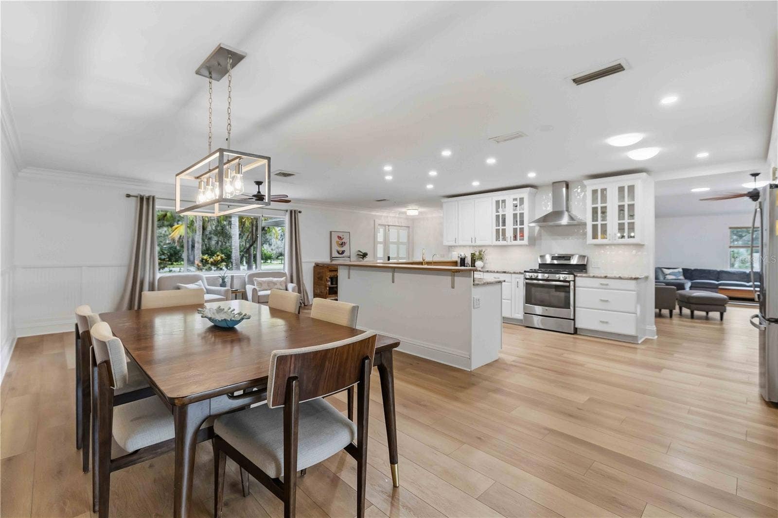 7402 CASTLE DRIVE, Sarasota, FL 34240 7402 CASTLE DRIVE, Sarasota, FL 34240