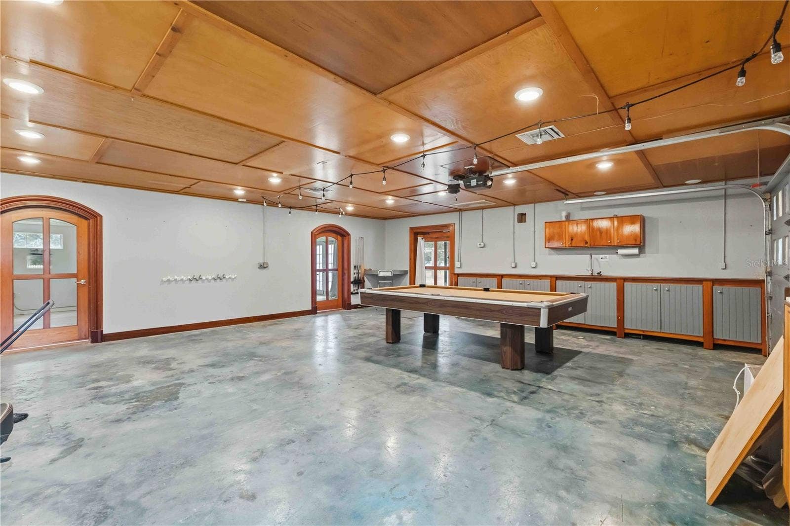 7402 CASTLE DRIVE, Sarasota, FL 34240 7402 CASTLE DRIVE, Sarasota, FL 34240