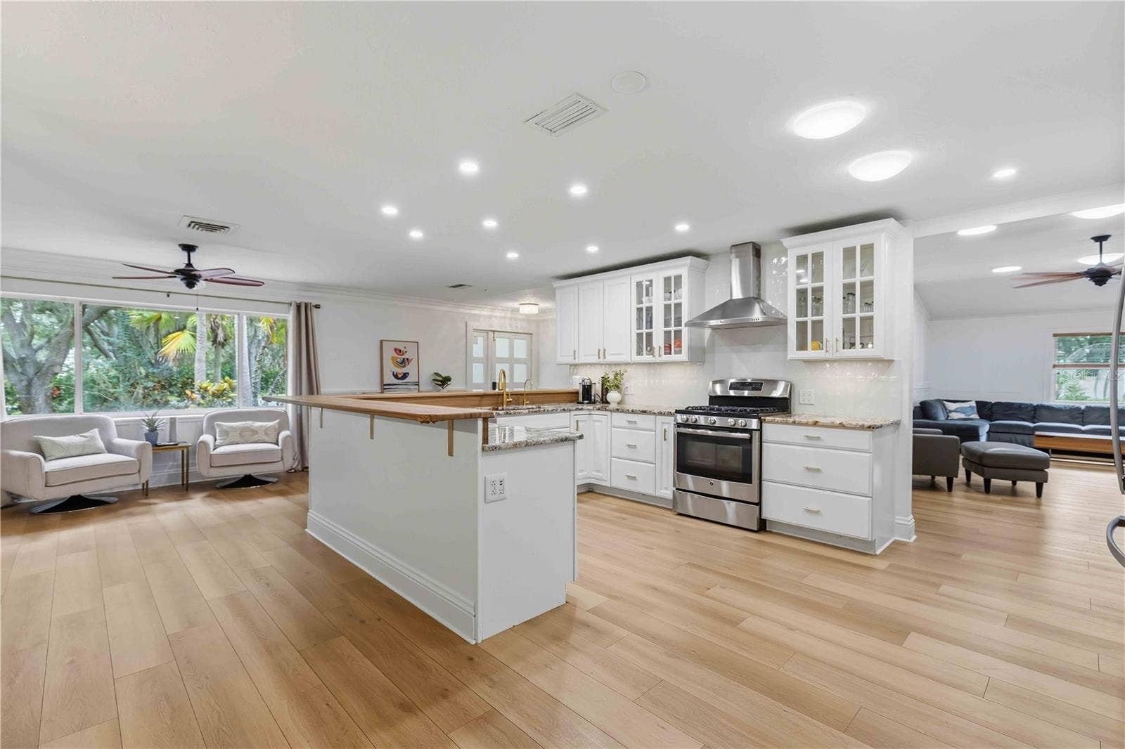 7402 CASTLE DRIVE, Sarasota, FL 34240 7402 CASTLE DRIVE, Sarasota, FL 34240