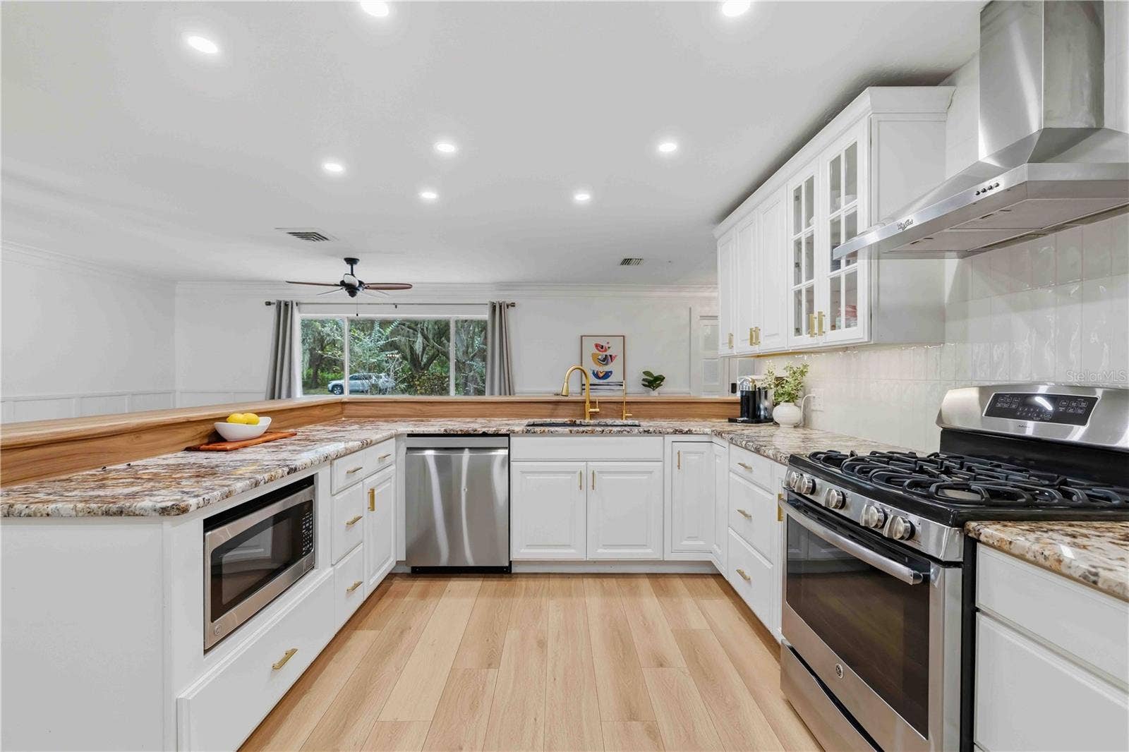 7402 CASTLE DRIVE, Sarasota, FL 34240 7402 CASTLE DRIVE, Sarasota, FL 34240
