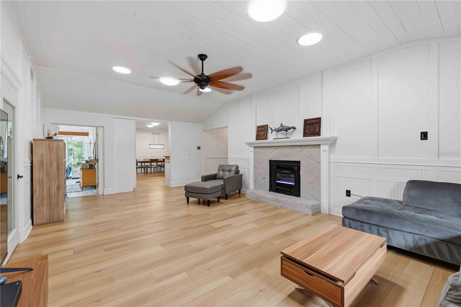 7402 CASTLE DRIVE, Sarasota, FL 34240 7402 CASTLE DRIVE, Sarasota, FL 34240