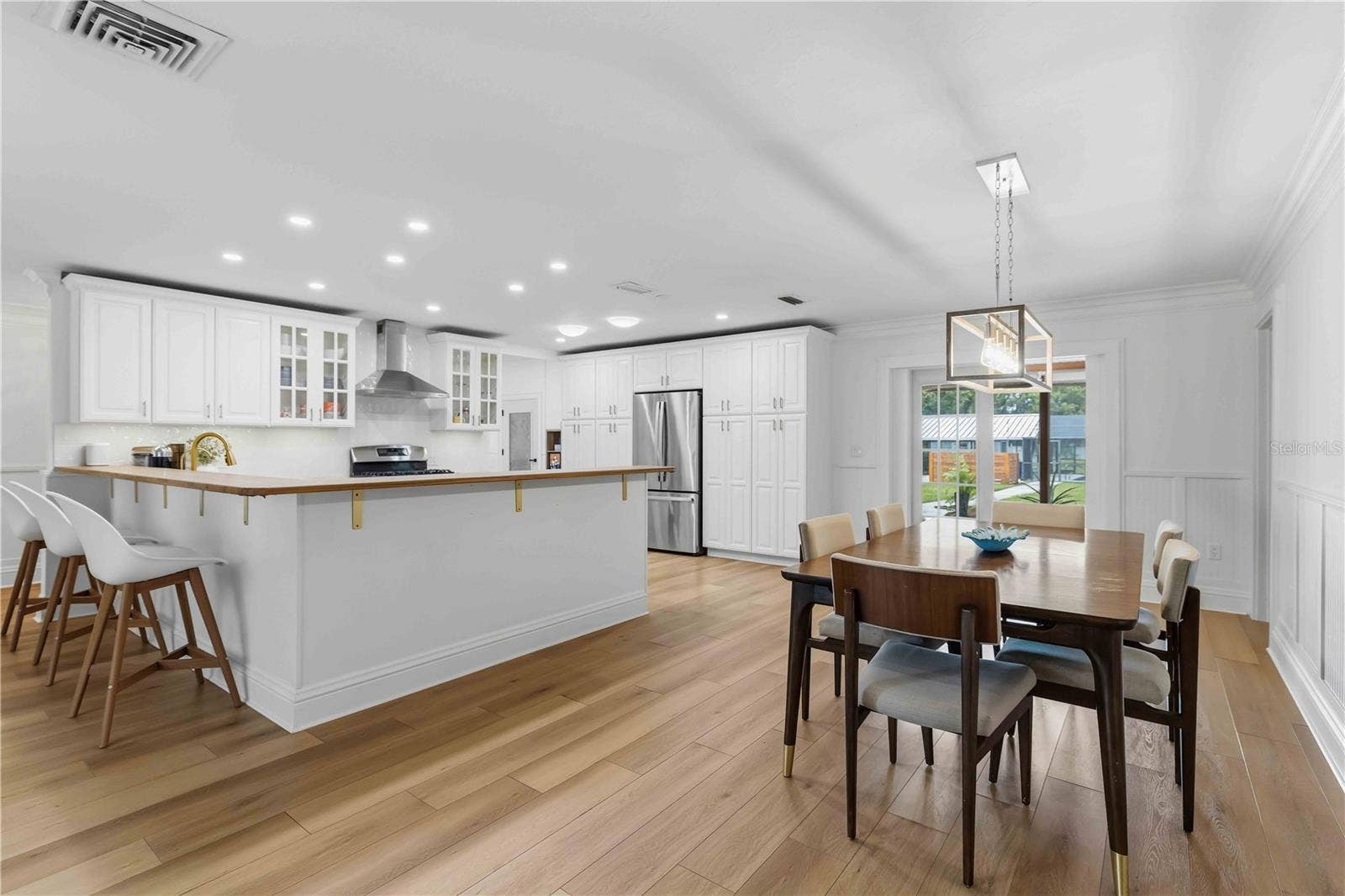 7402 CASTLE DRIVE, Sarasota, FL 34240 7402 CASTLE DRIVE, Sarasota, FL 34240