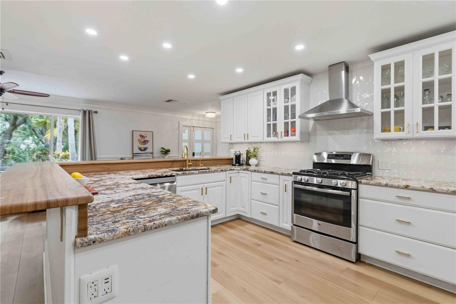 7402 CASTLE DRIVE, Sarasota, FL 34240 7402 CASTLE DRIVE, Sarasota, FL 34240