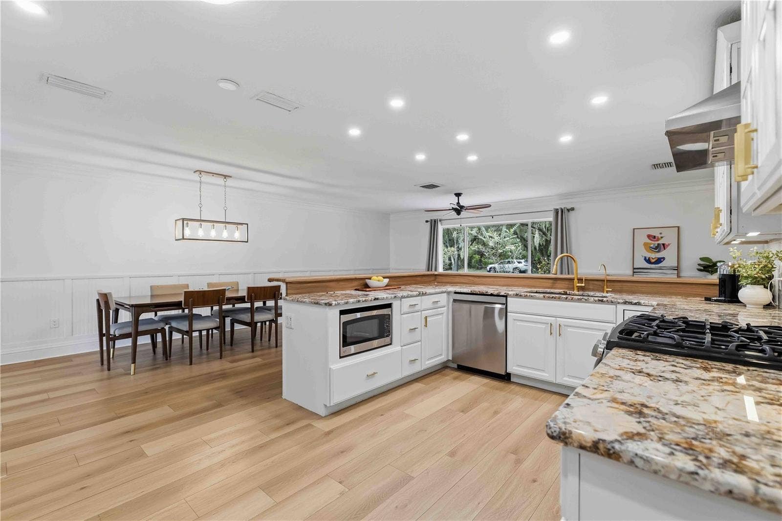 7402 CASTLE DRIVE, Sarasota, FL 34240 7402 CASTLE DRIVE, Sarasota, FL 34240