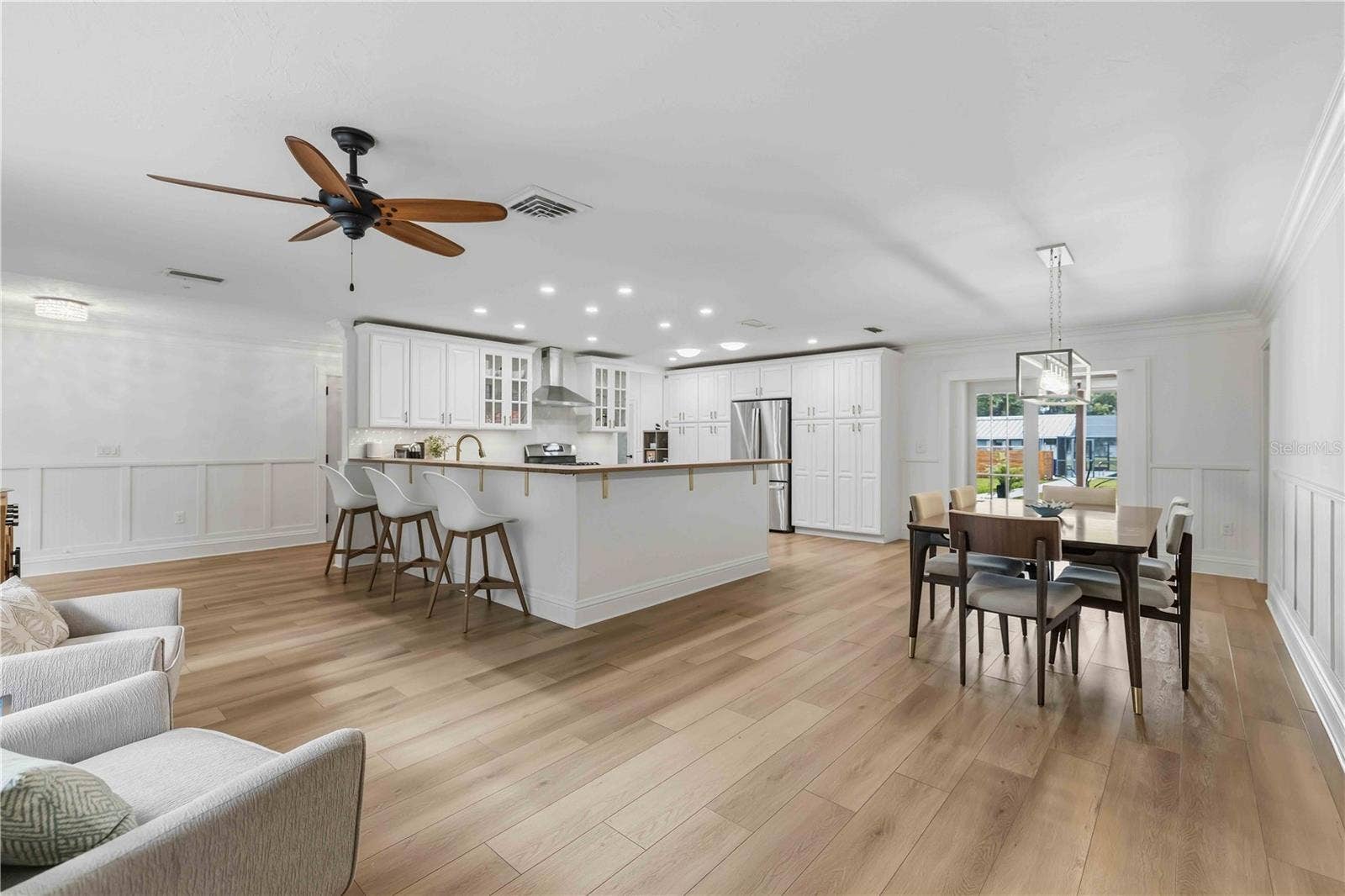 7402 CASTLE DRIVE, Sarasota, FL 34240 7402 CASTLE DRIVE, Sarasota, FL 34240