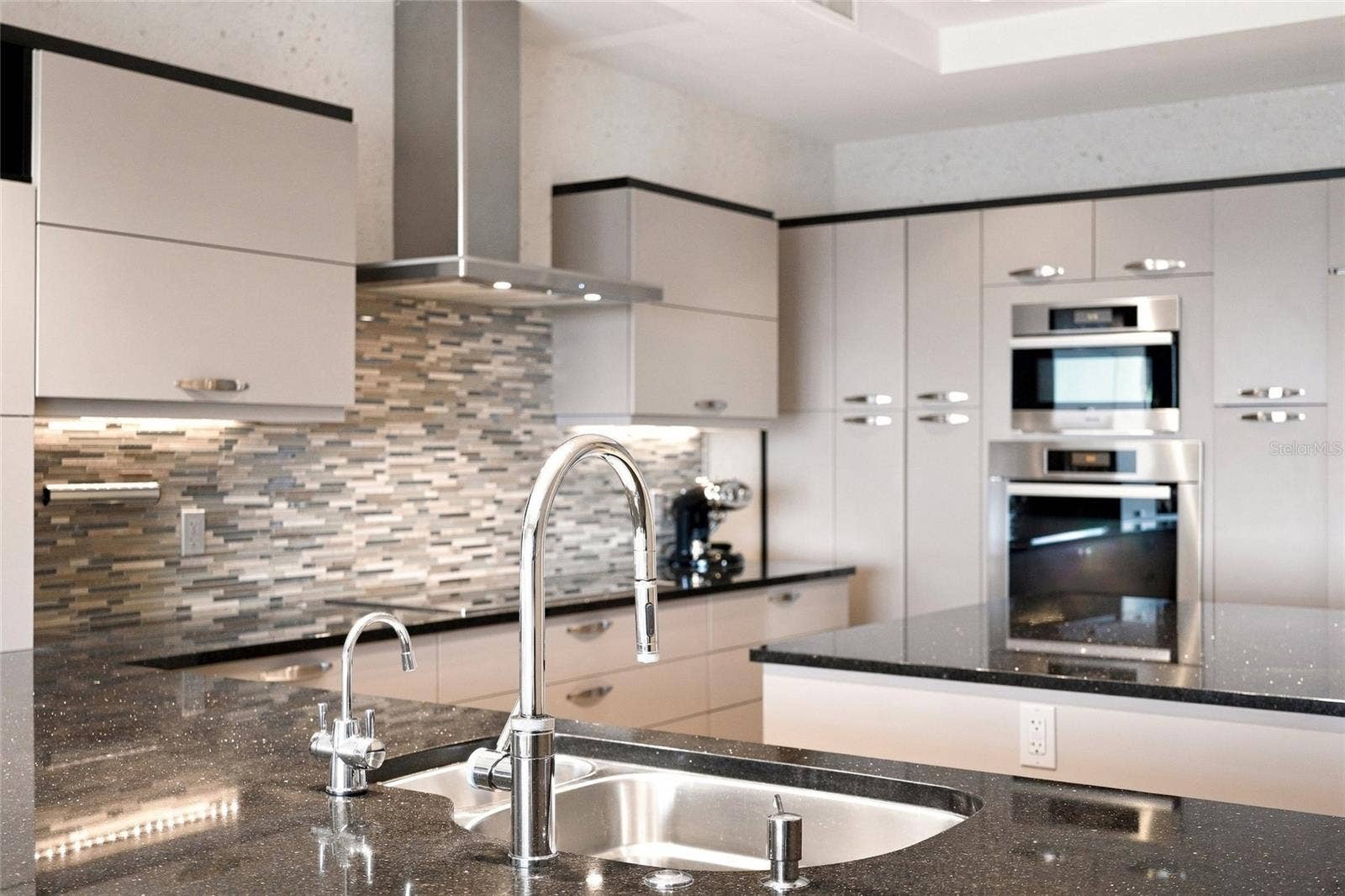 1111 RITZ CARLTON DRIVE, #1704, Sarasota, FL 34236 1111 RITZ CARLTON DRIVE, #1704, Sarasota, FL 34236