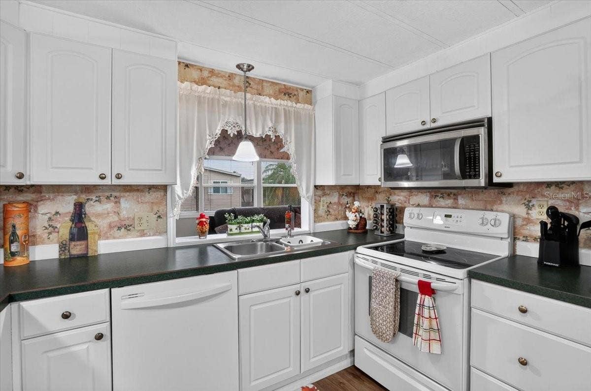 808 53RD AVENUE E, #283, Bradenton, FL 34203