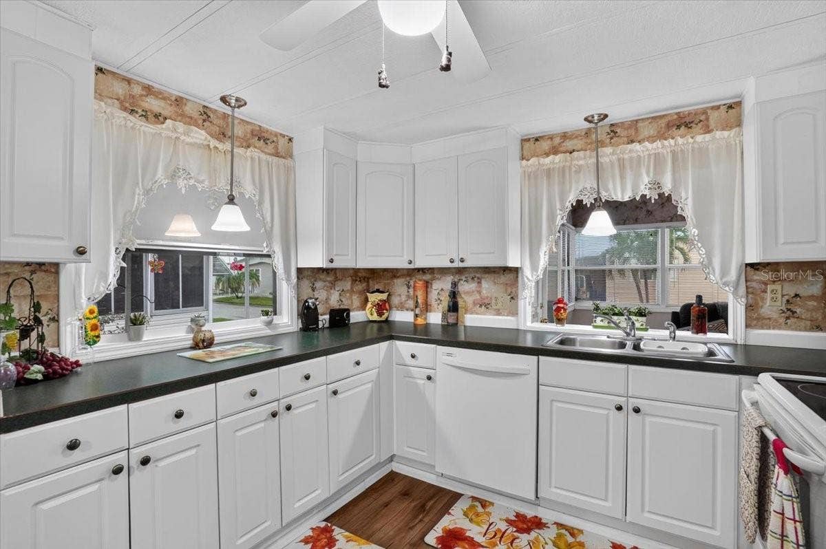 808 53RD AVENUE E, #283, Bradenton, FL 34203