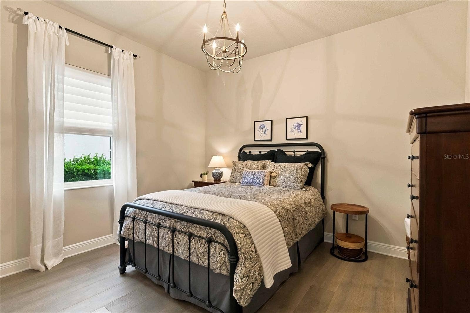 Bright & Spacious Bedroom