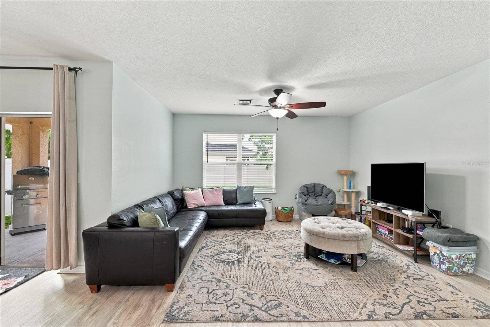 5213 11TH STREET E, Bradenton, FL 34203 Living room