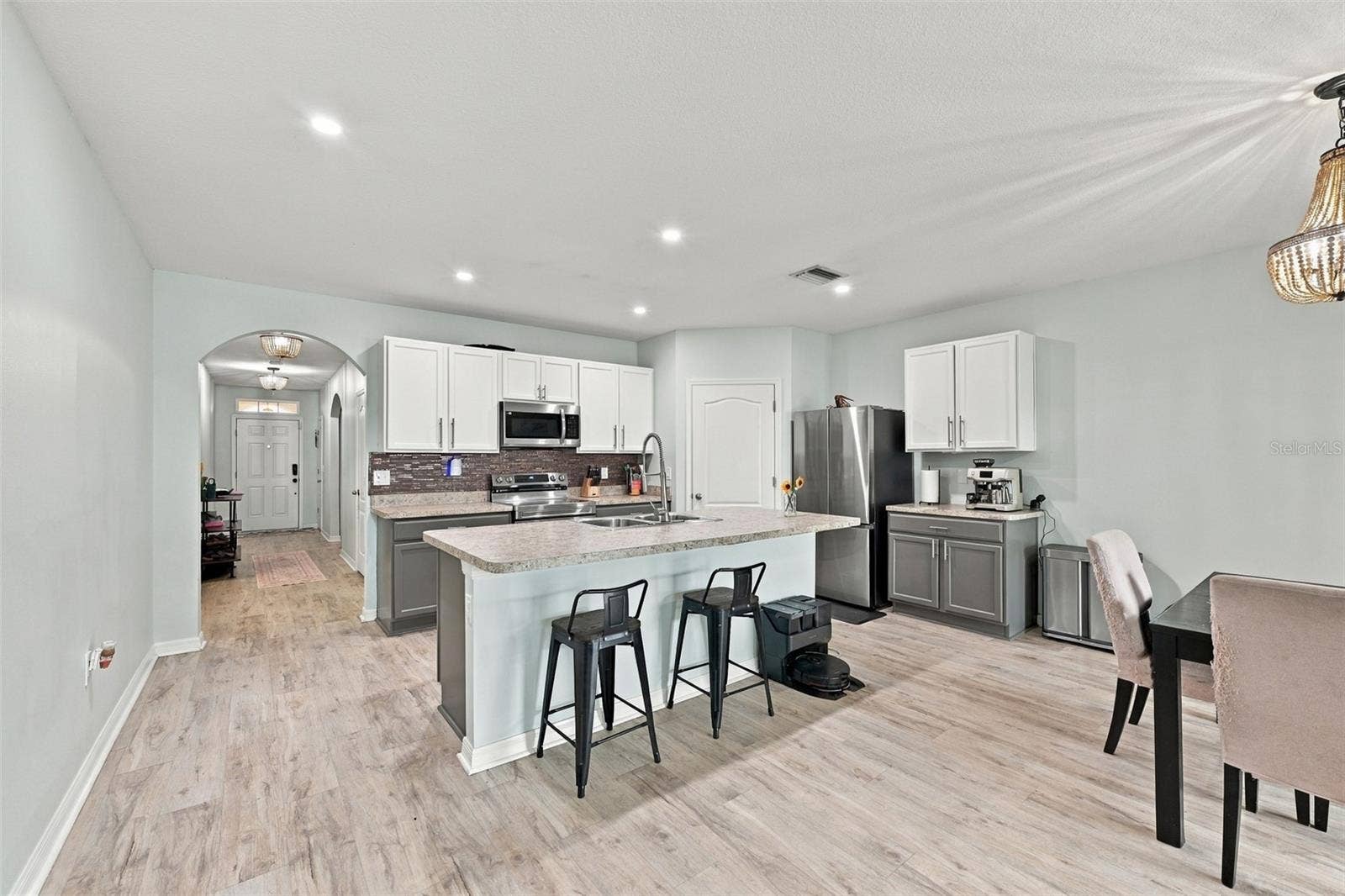 5213 11TH STREET E, Bradenton, FL 34203 Kitchen with breakfast bar