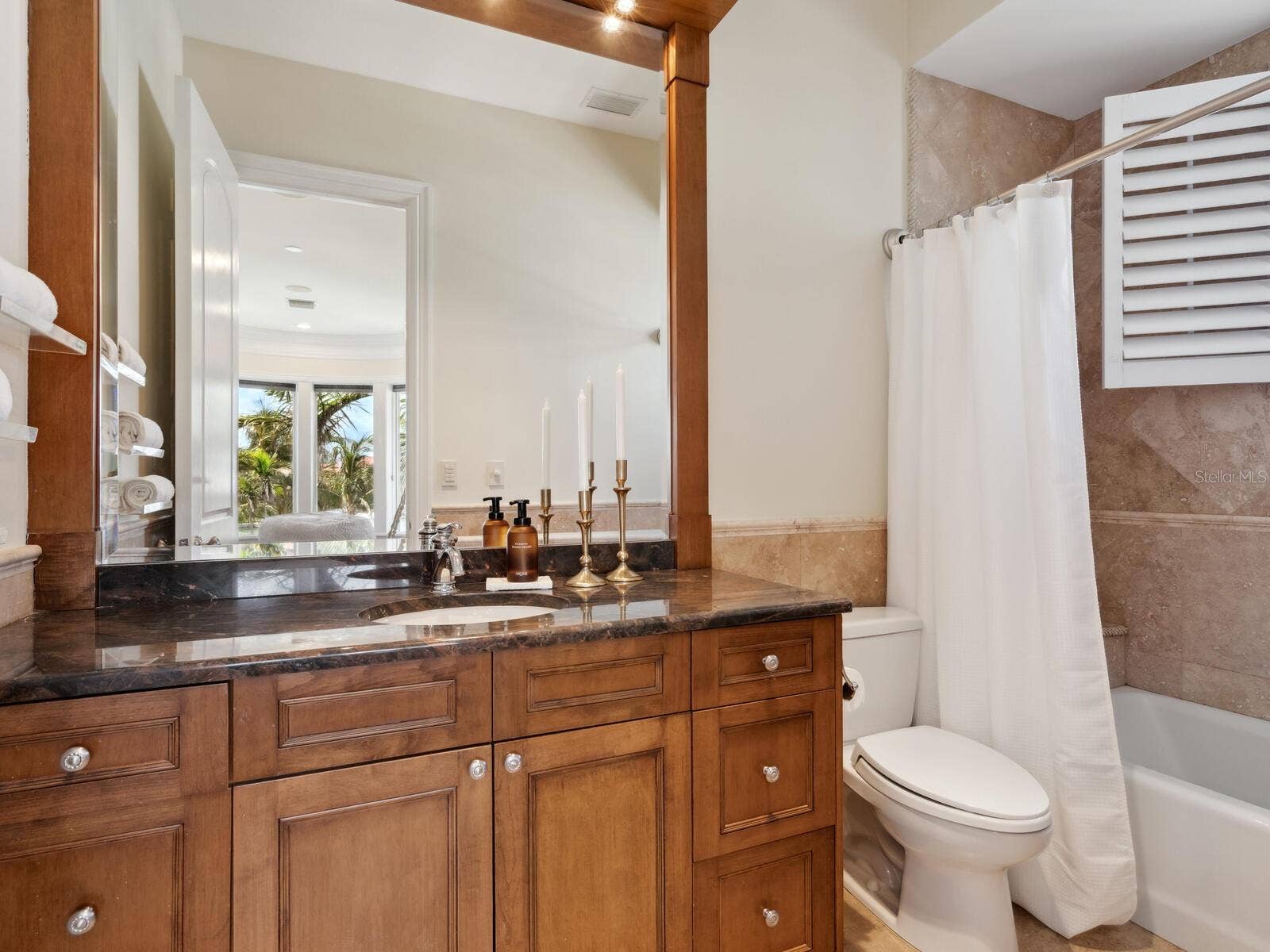 1423 HILLVIEW DRIVE, Sarasota, FL 34239 1423 HILLVIEW DRIVE, Sarasota, FL 34239