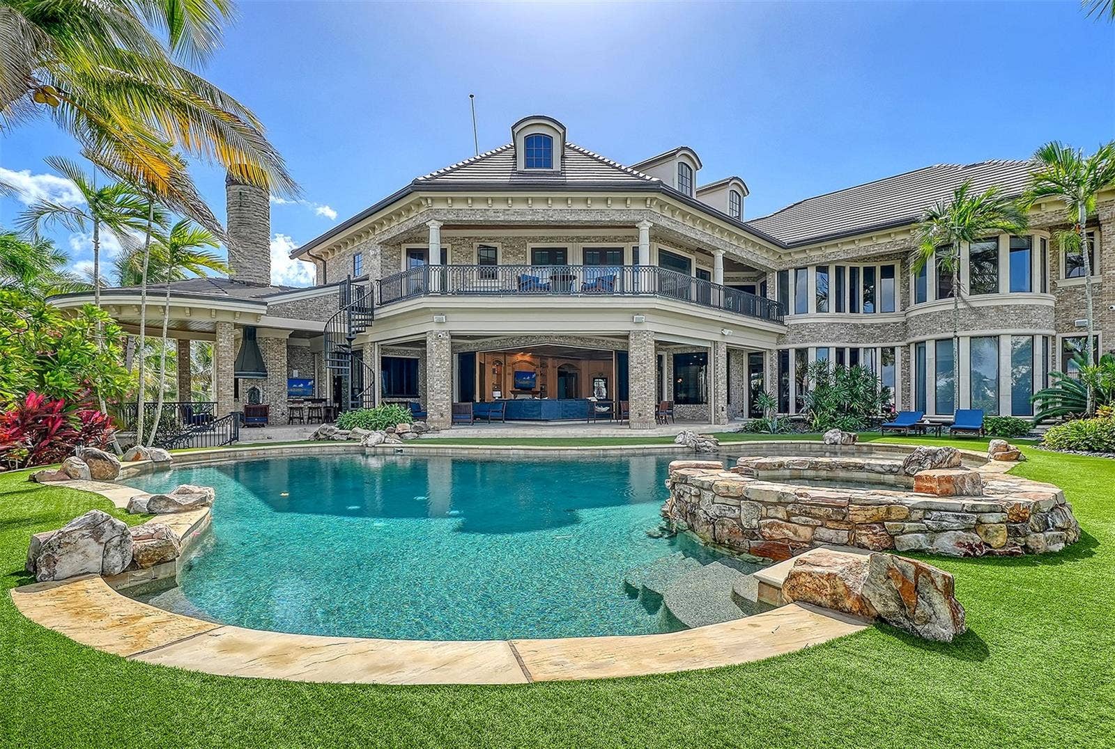 1423 HILLVIEW DRIVE, Sarasota, FL 34239 1423 HILLVIEW DRIVE, Sarasota, FL 34239