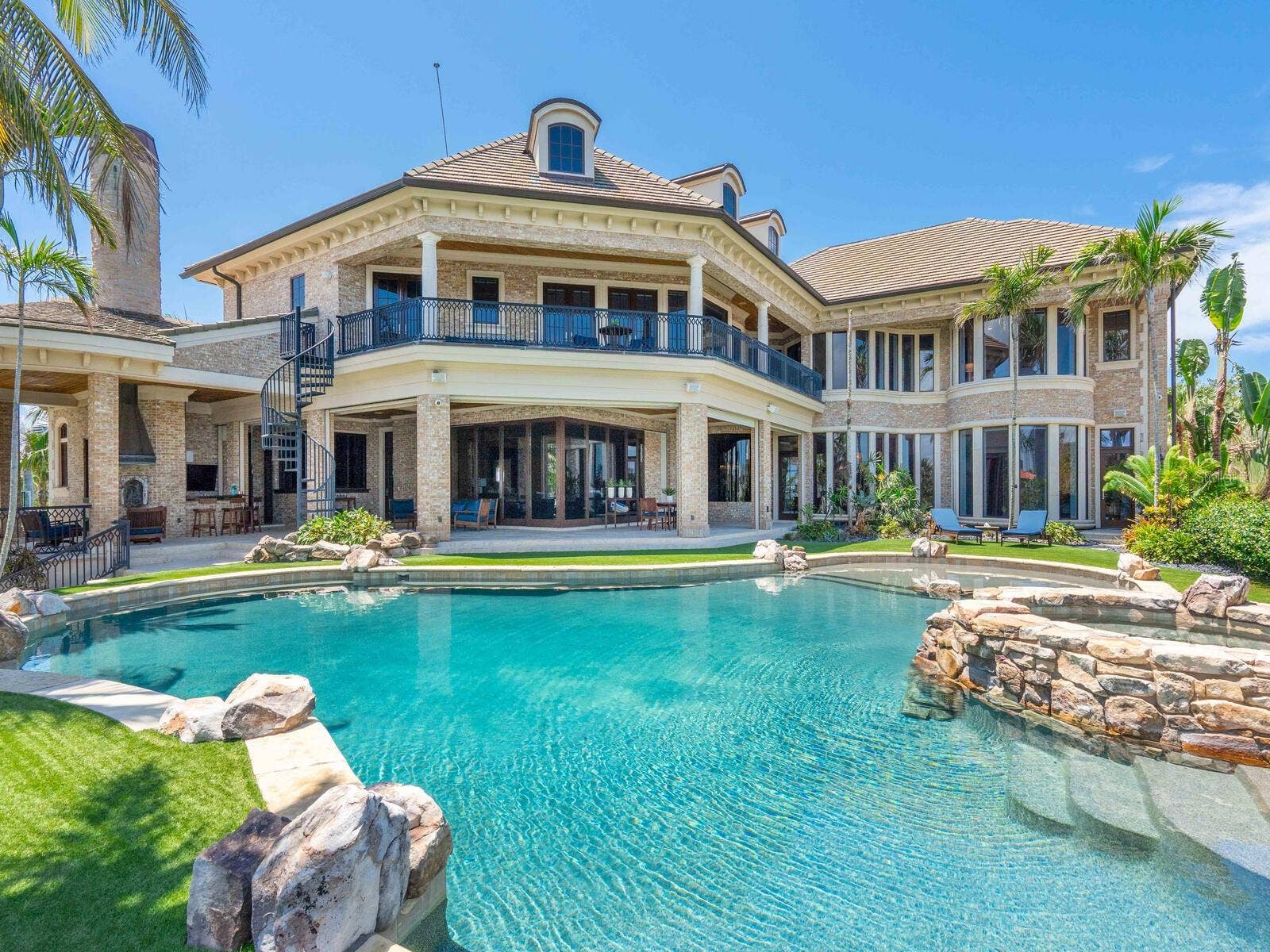1423 HILLVIEW DRIVE, Sarasota, FL 34239 1423 HILLVIEW DRIVE, Sarasota, FL 34239