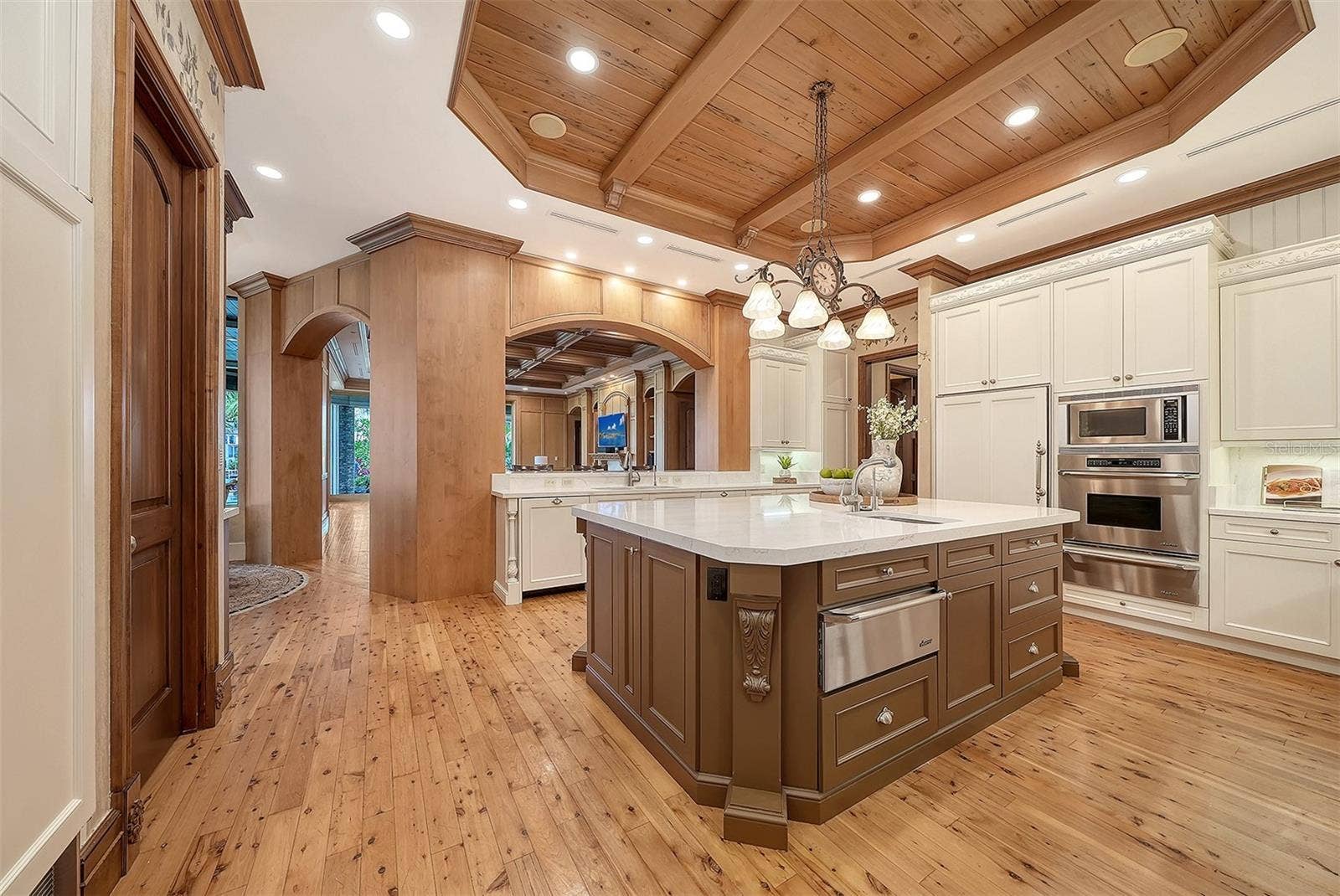 1423 HILLVIEW DRIVE, Sarasota, FL 34239 1423 HILLVIEW DRIVE, Sarasota, FL 34239