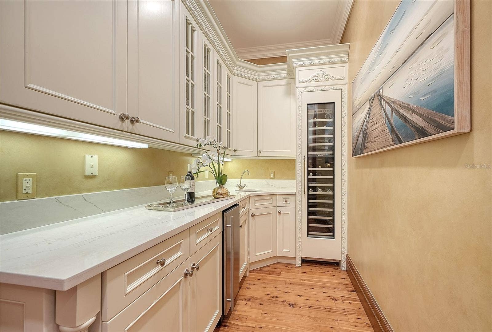 1423 HILLVIEW DRIVE, Sarasota, FL 34239 1423 HILLVIEW DRIVE, Sarasota, FL 34239
