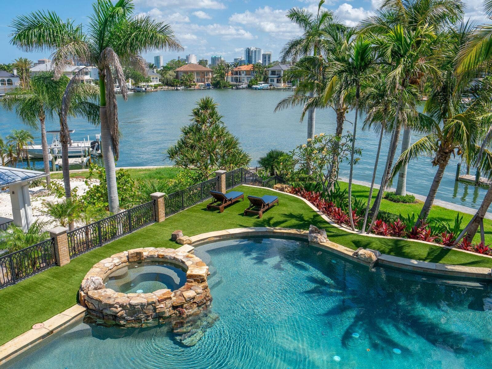 1423 HILLVIEW DRIVE, Sarasota, FL 34239 1423 HILLVIEW DRIVE, Sarasota, FL 34239