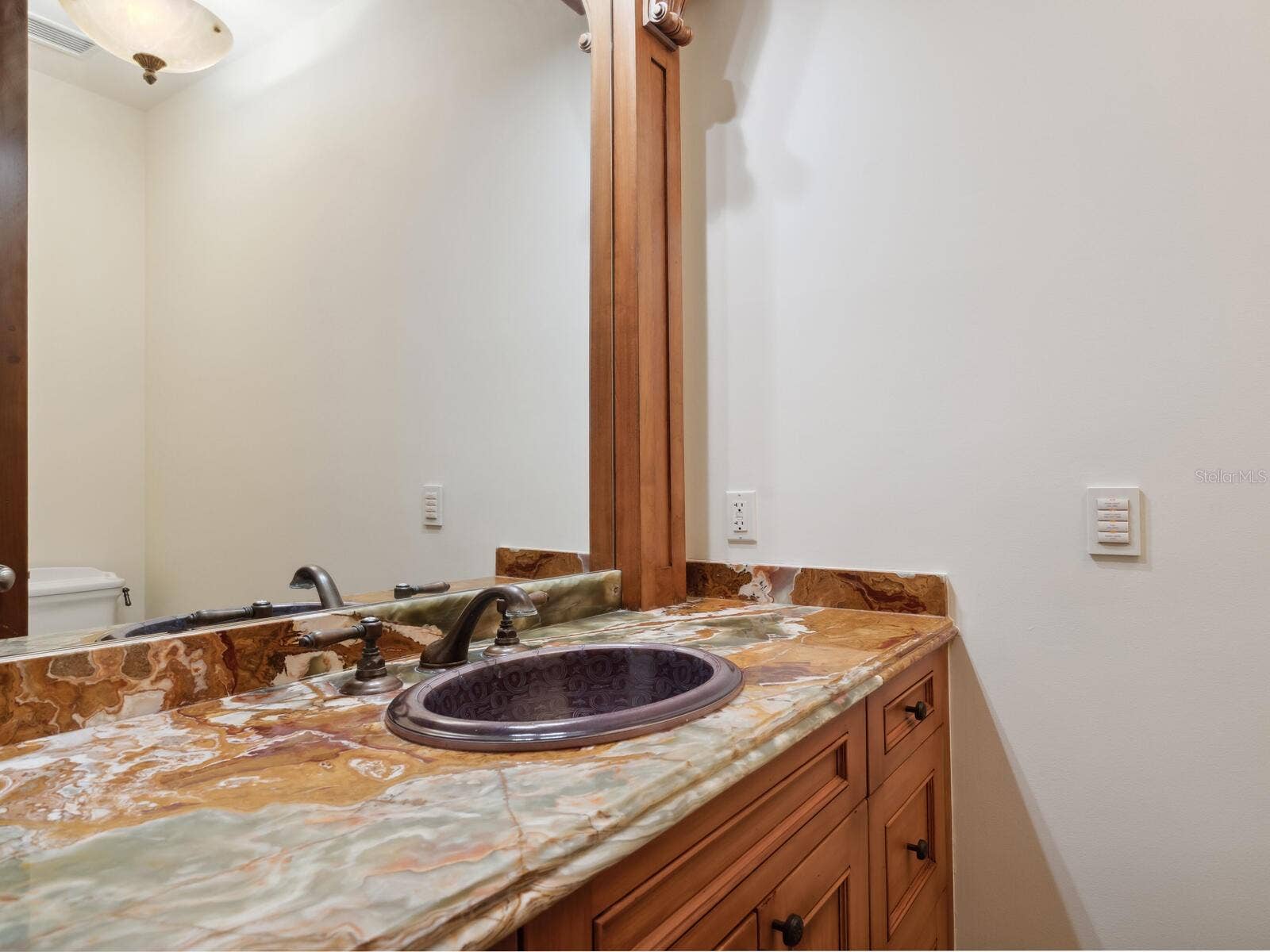 1423 HILLVIEW DRIVE, Sarasota, FL 34239 1423 HILLVIEW DRIVE, Sarasota, FL 34239