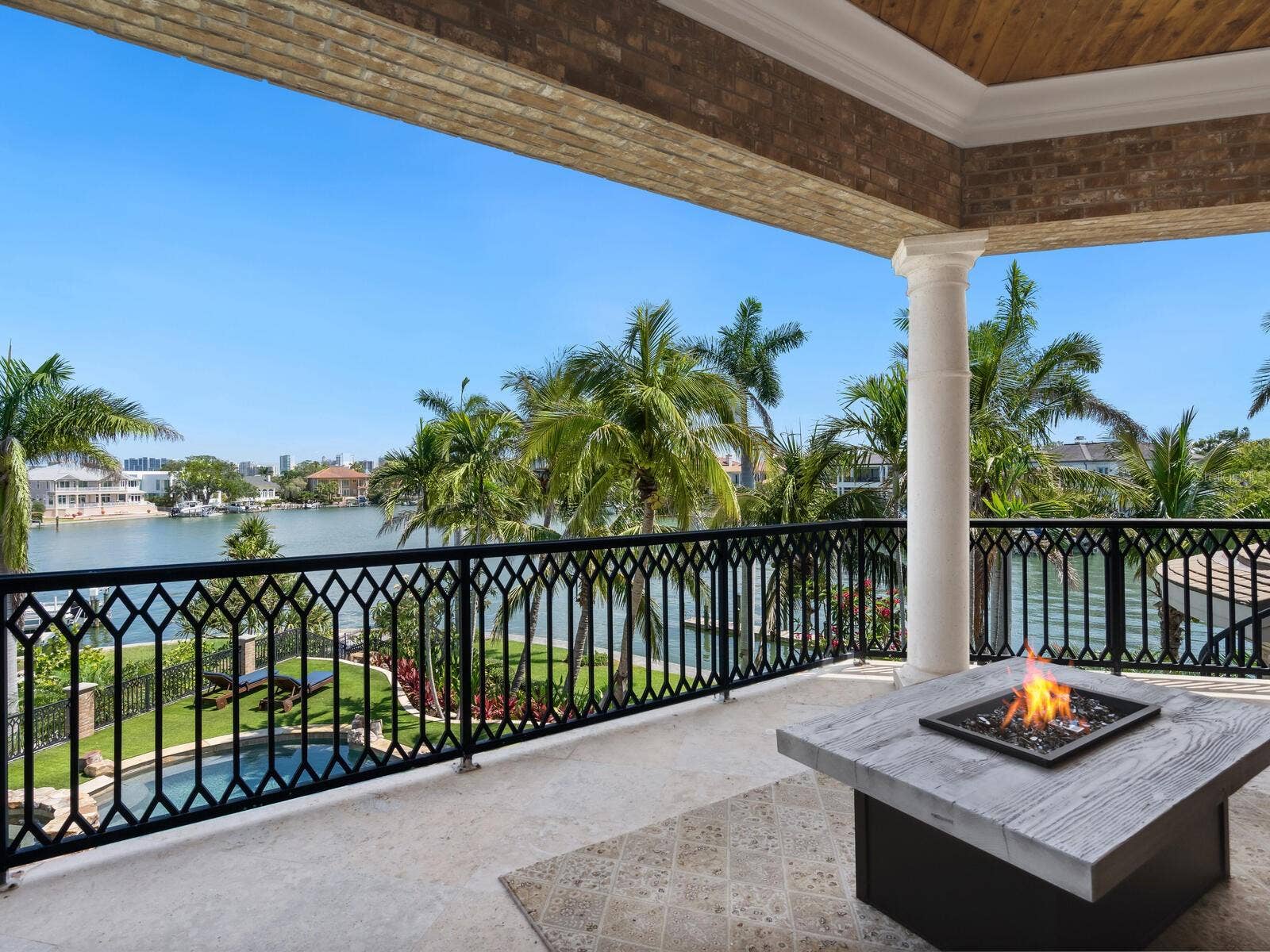 1423 HILLVIEW DRIVE, Sarasota, FL 34239 1423 HILLVIEW DRIVE, Sarasota, FL 34239