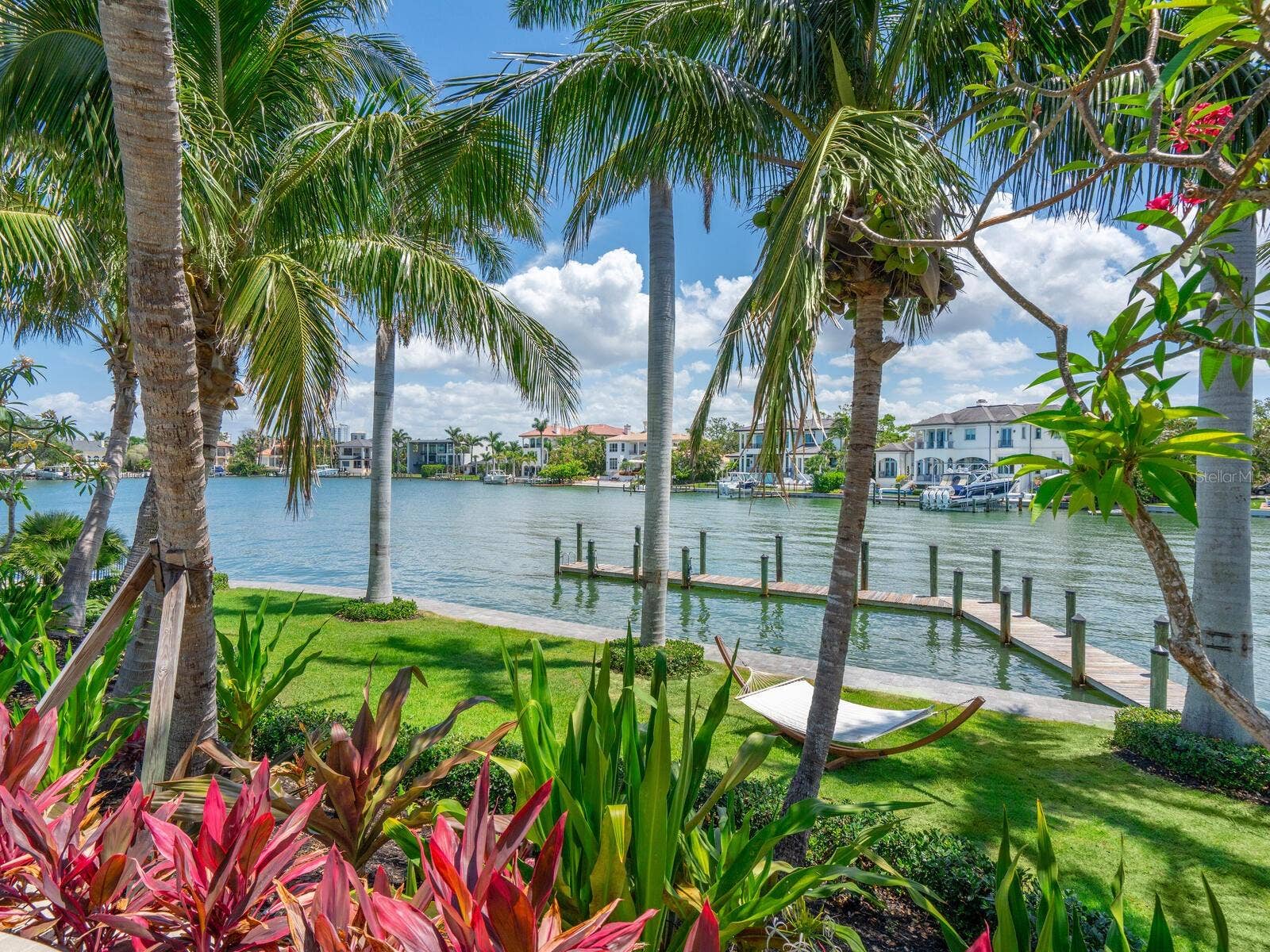 1423 HILLVIEW DRIVE, Sarasota, FL 34239 1423 HILLVIEW DRIVE, Sarasota, FL 34239