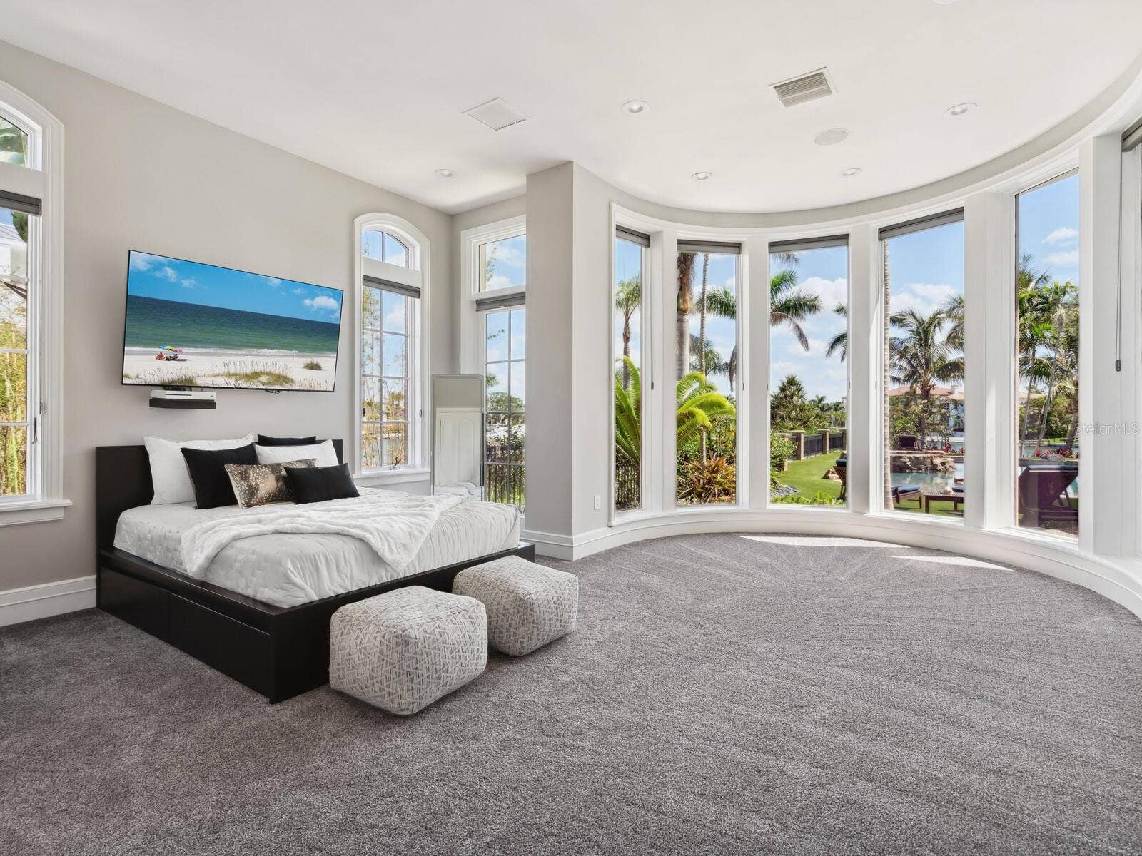 1423 HILLVIEW DRIVE, Sarasota, FL 34239 1423 HILLVIEW DRIVE, Sarasota, FL 34239