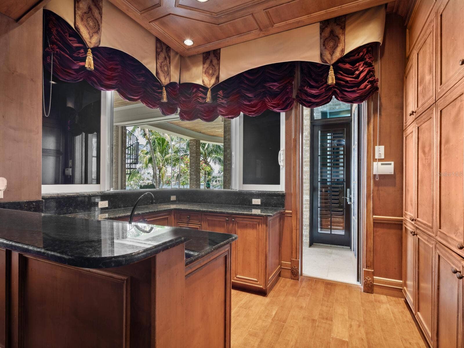 1423 HILLVIEW DRIVE, Sarasota, FL 34239 1423 HILLVIEW DRIVE, Sarasota, FL 34239