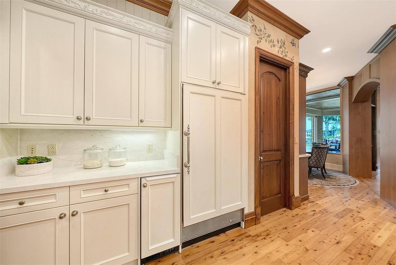 1423 HILLVIEW DRIVE, Sarasota, FL 34239 1423 HILLVIEW DRIVE, Sarasota, FL 34239