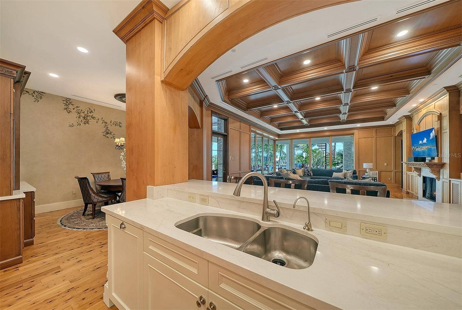 1423 HILLVIEW DRIVE, Sarasota, FL 34239 1423 HILLVIEW DRIVE, Sarasota, FL 34239