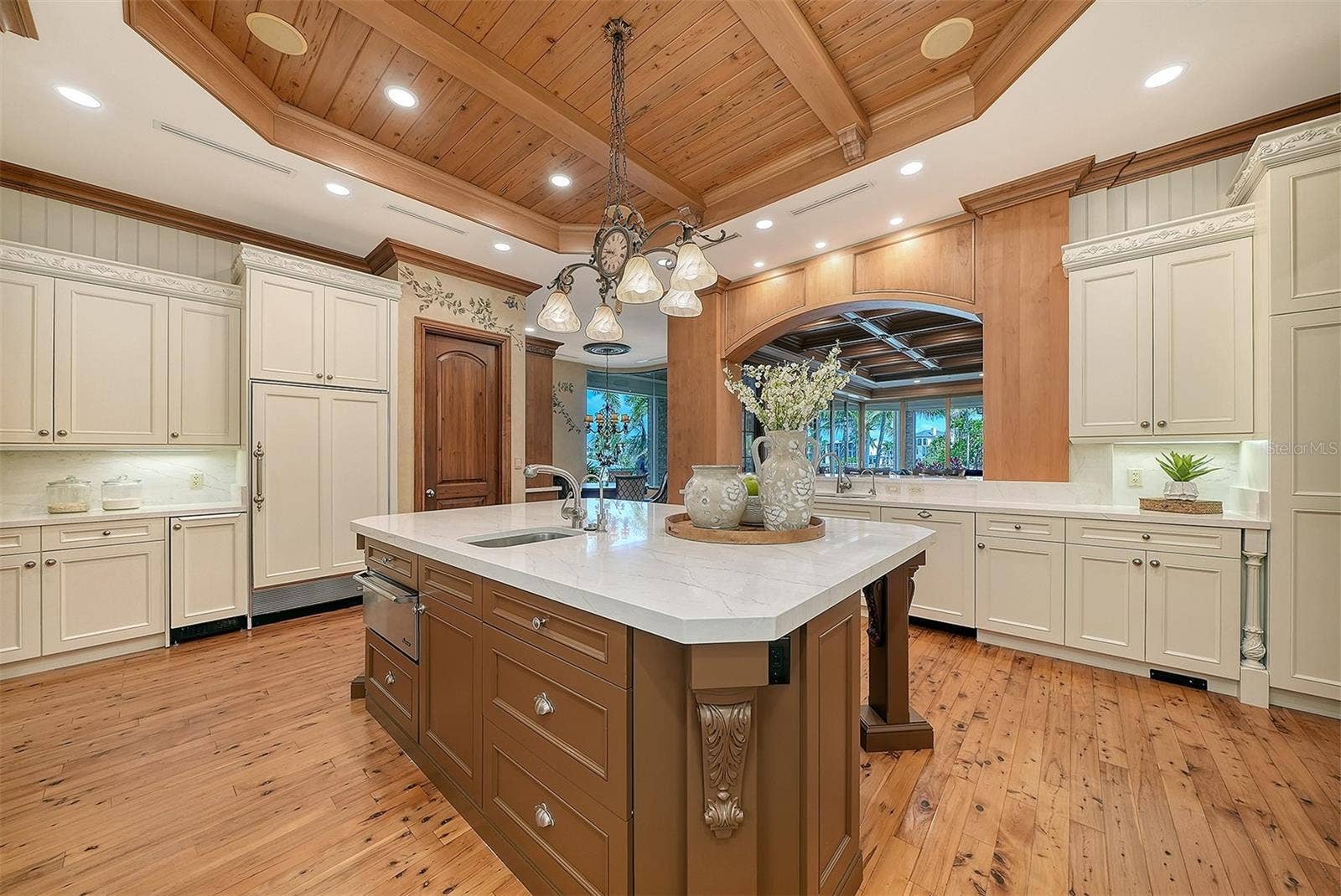1423 HILLVIEW DRIVE, Sarasota, FL 34239 1423 HILLVIEW DRIVE, Sarasota, FL 34239