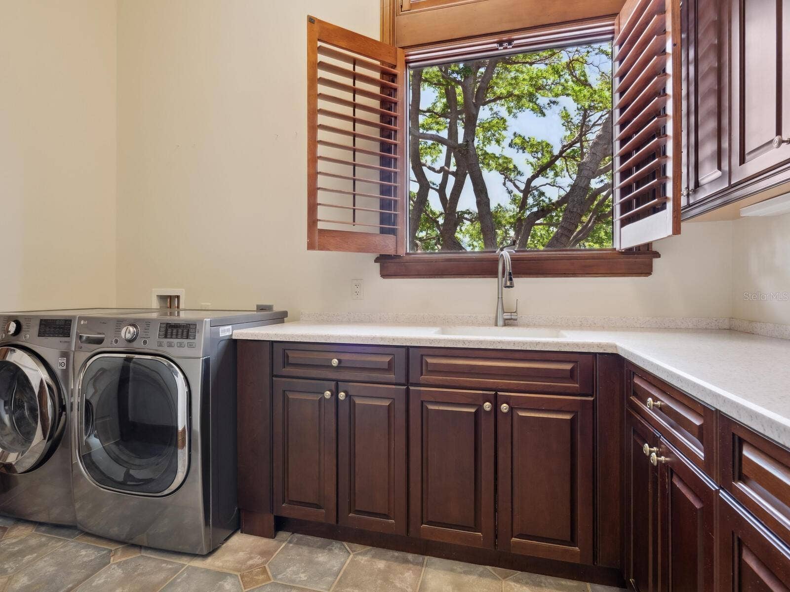 1423 HILLVIEW DRIVE, Sarasota, FL 34239 1423 HILLVIEW DRIVE, Sarasota, FL 34239
