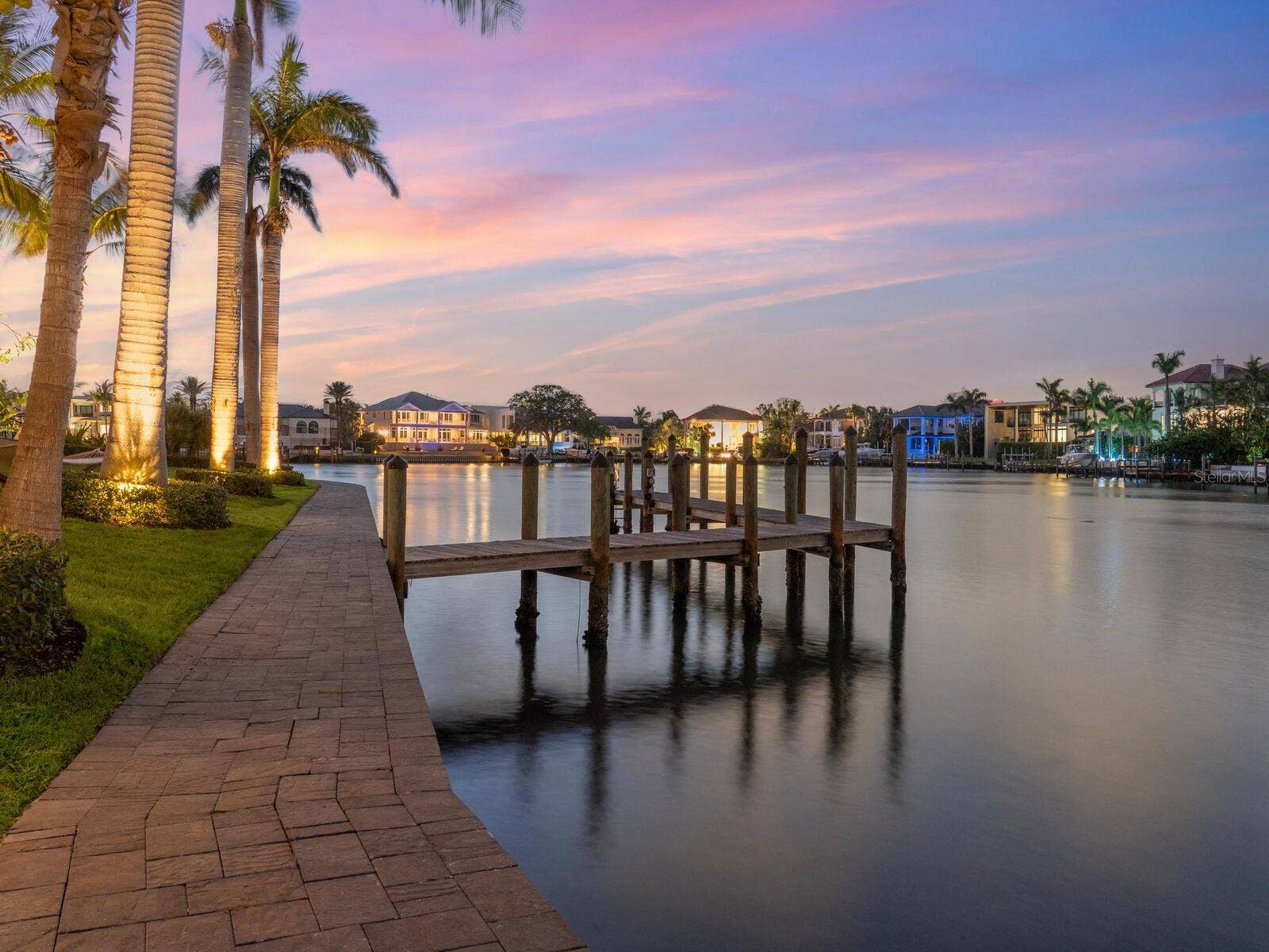 1423 HILLVIEW DRIVE, Sarasota, FL 34239 1423 HILLVIEW DRIVE, Sarasota, FL 34239