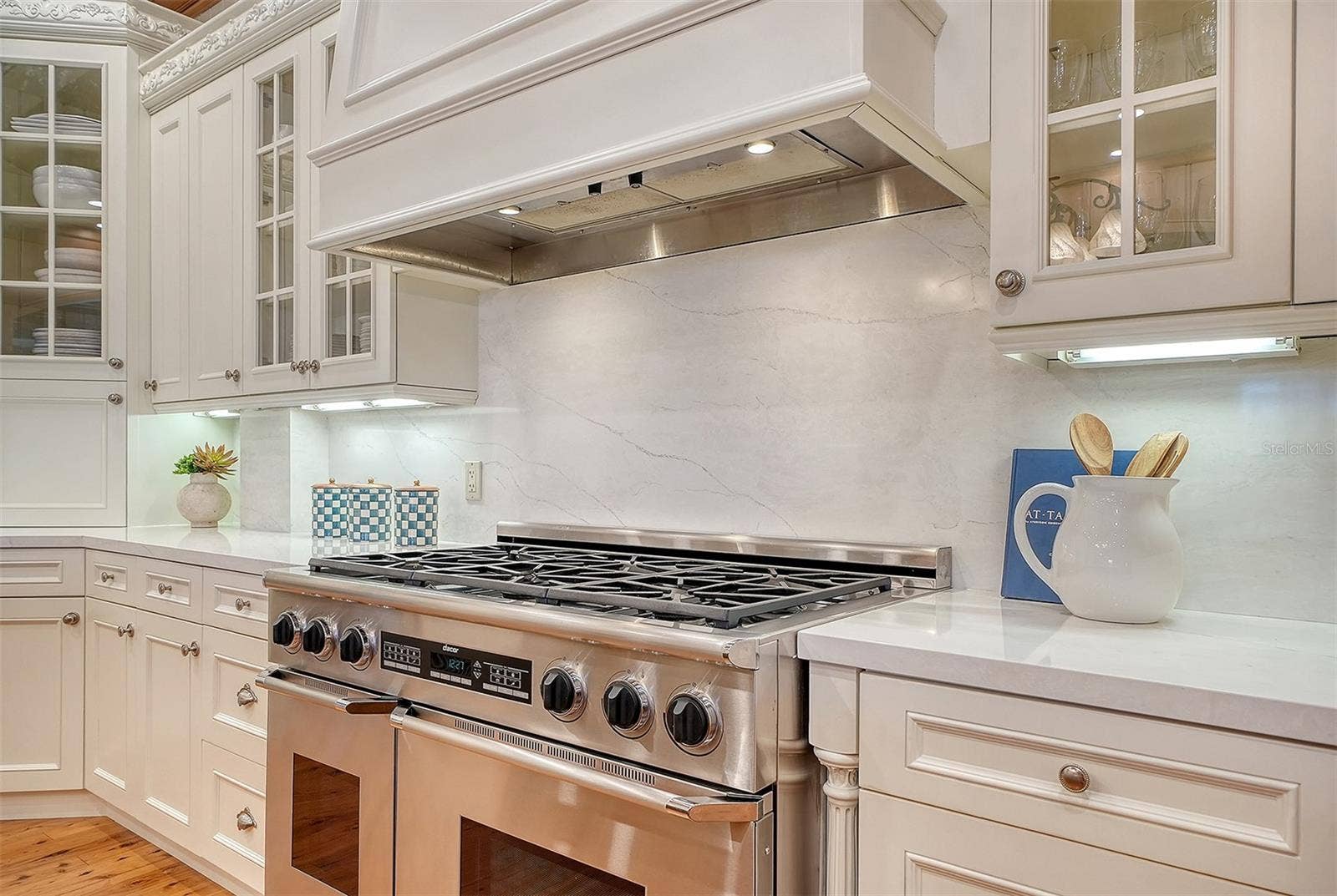 1423 HILLVIEW DRIVE, Sarasota, FL 34239 1423 HILLVIEW DRIVE, Sarasota, FL 34239